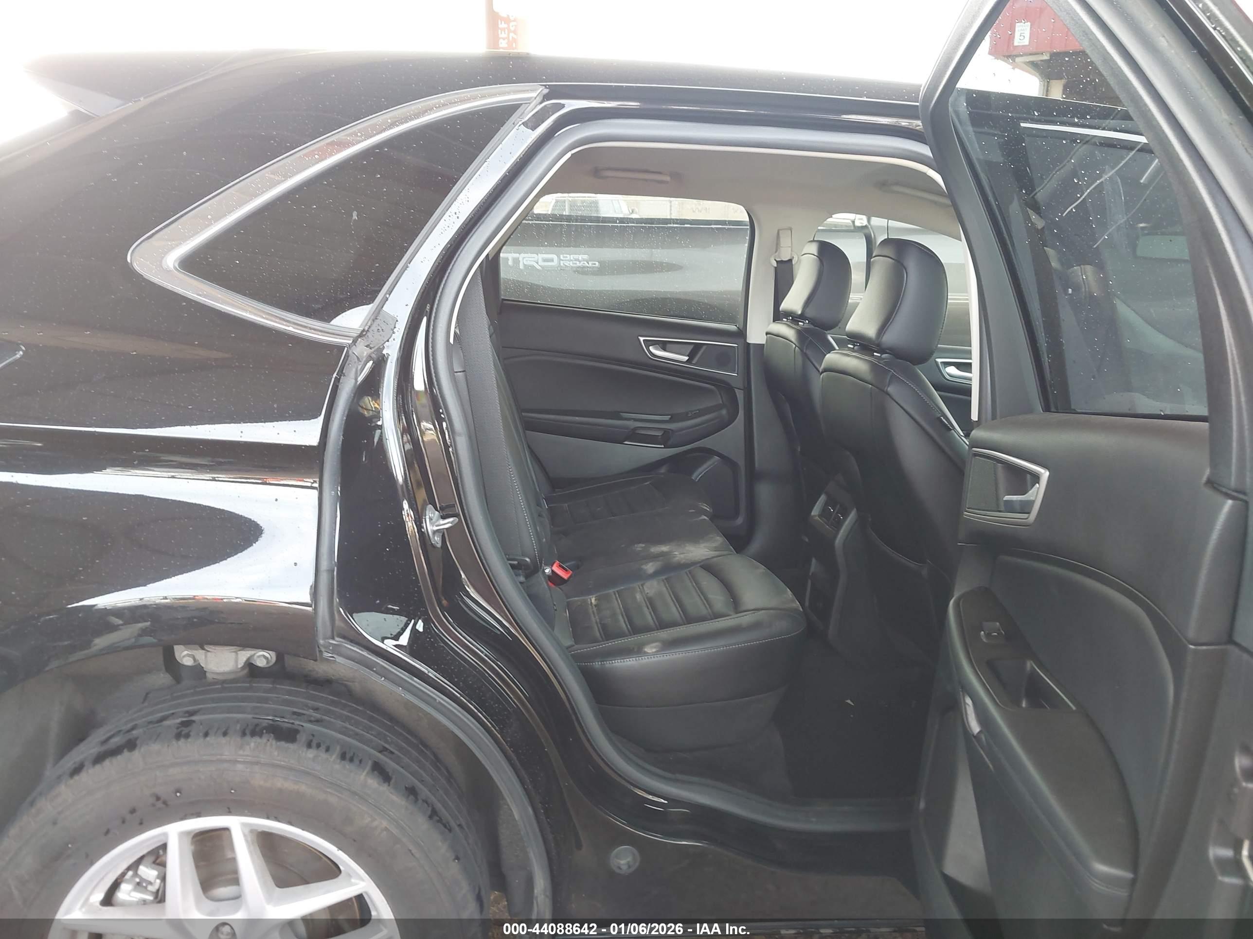 FORD EDGE image 8