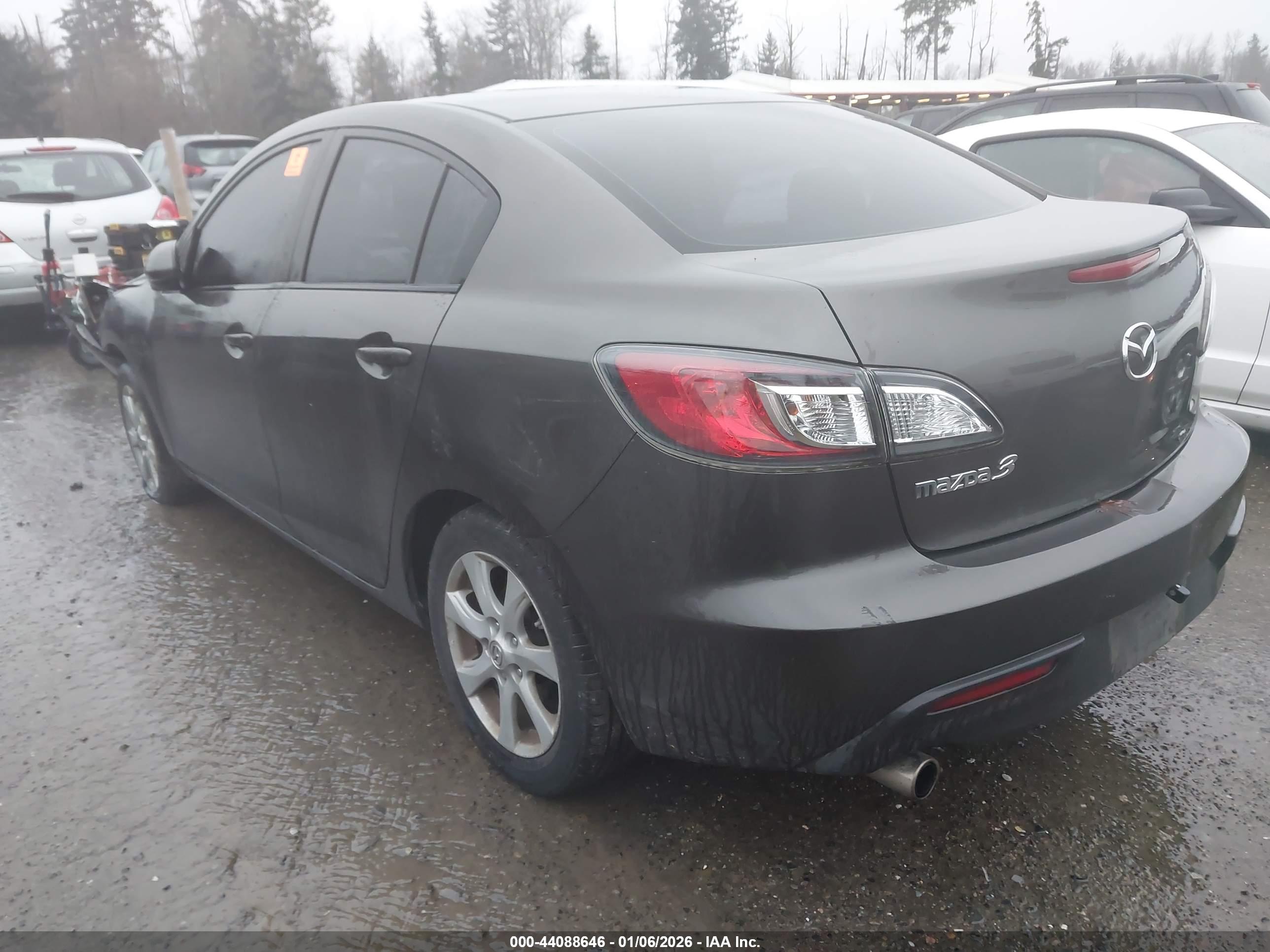 MAZDA MAZDA3 image 3