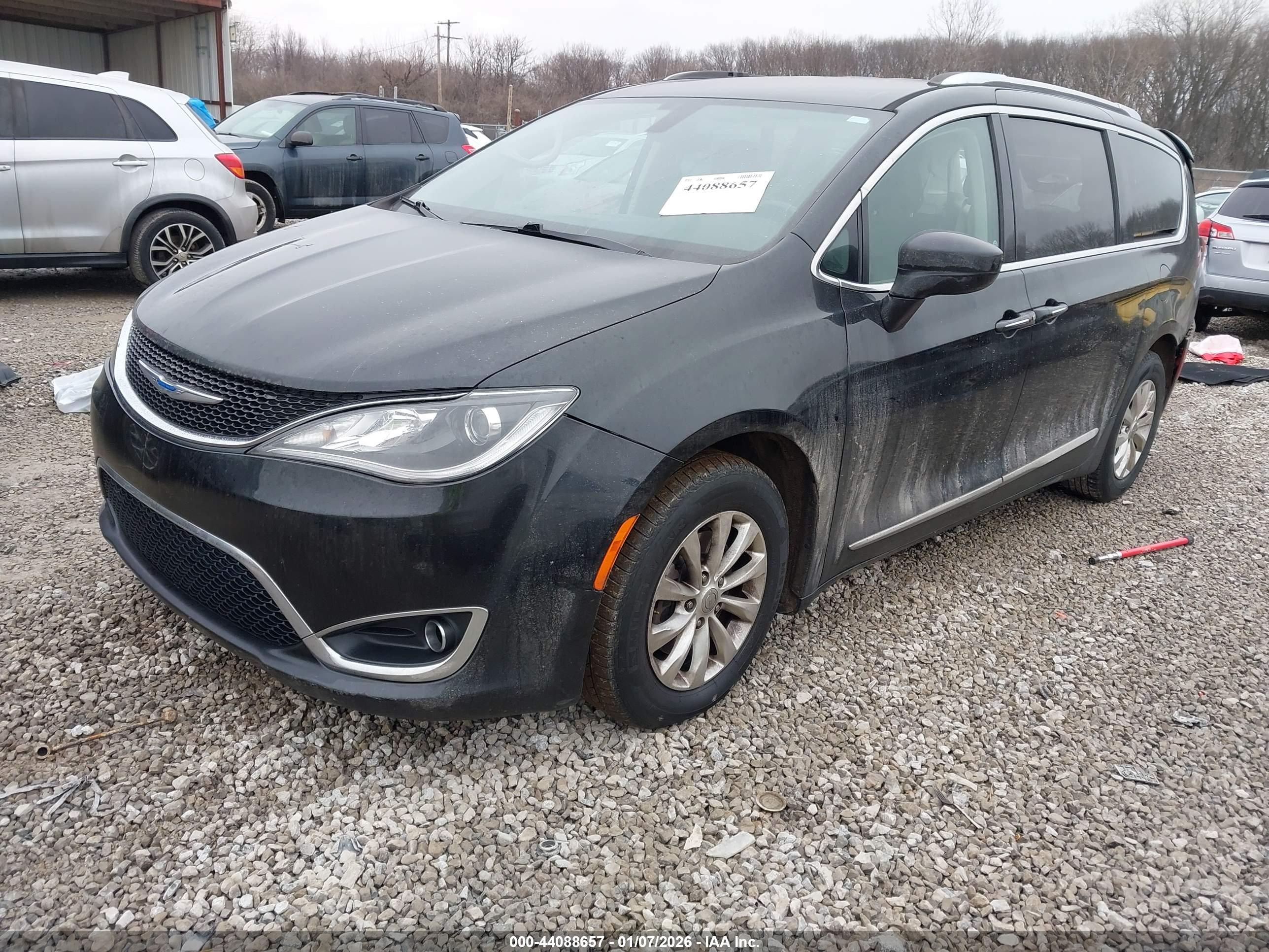 CHRYSLER PACIFICA image 2