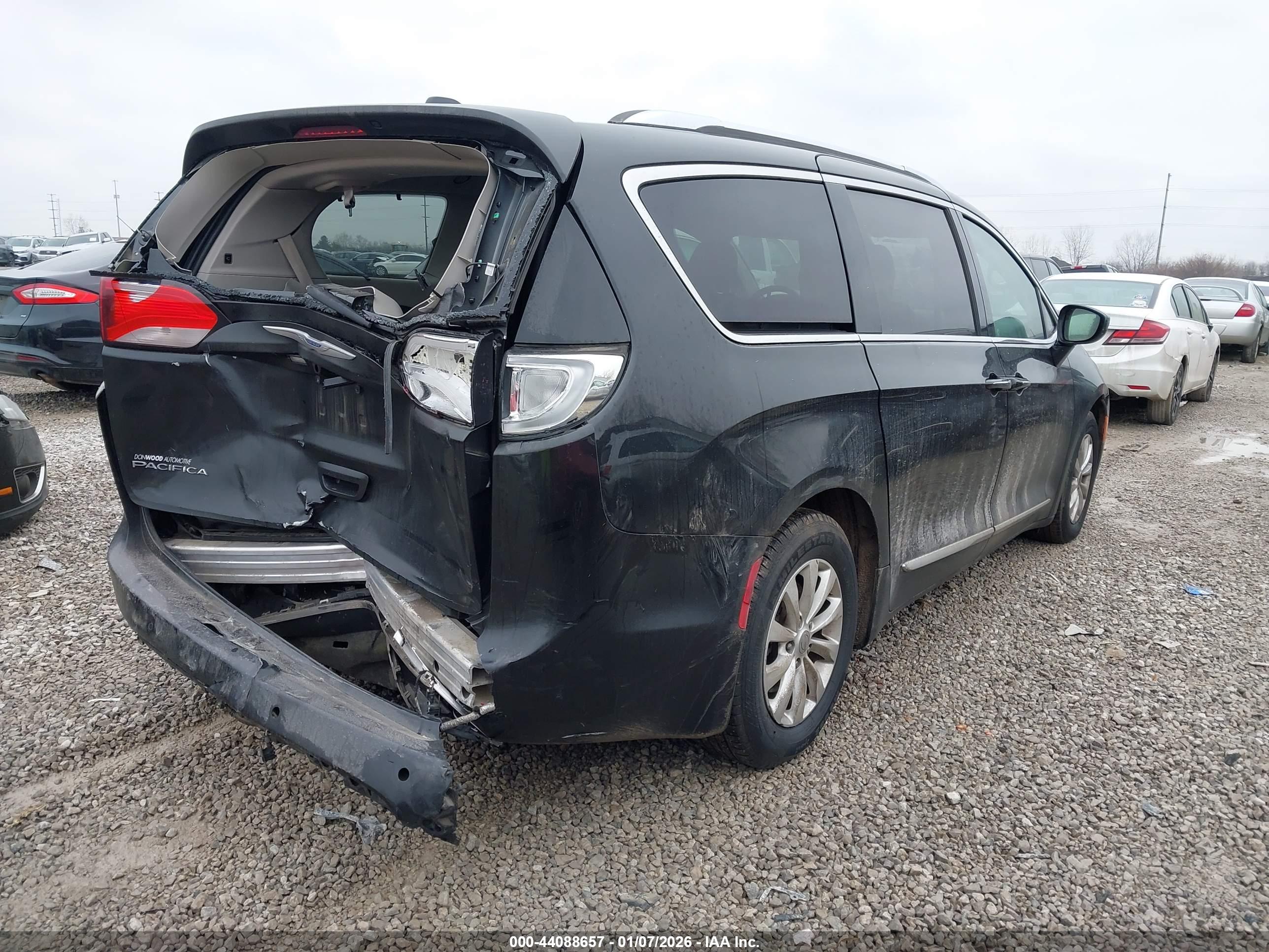 CHRYSLER PACIFICA image 4