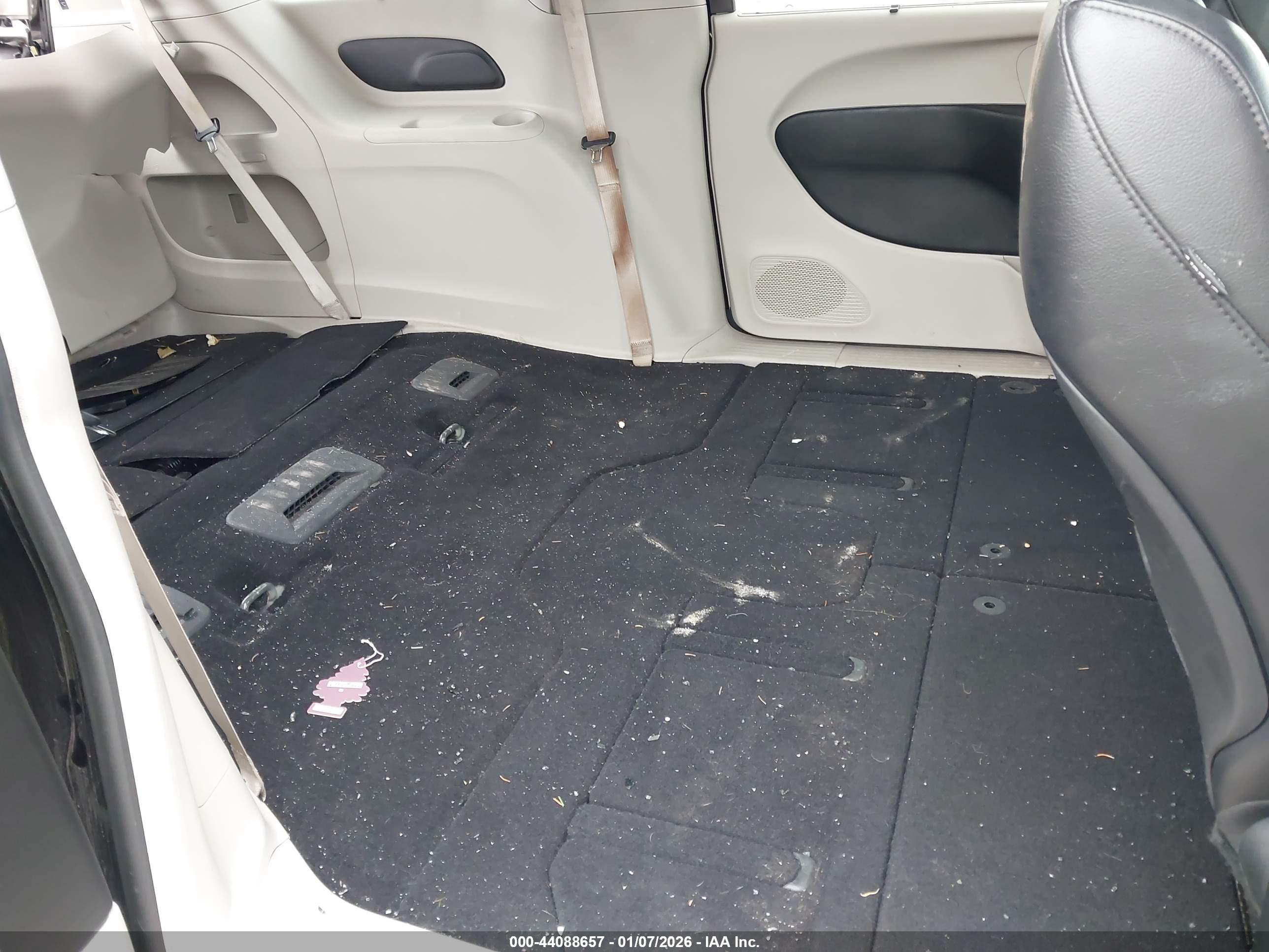 CHRYSLER PACIFICA image 8