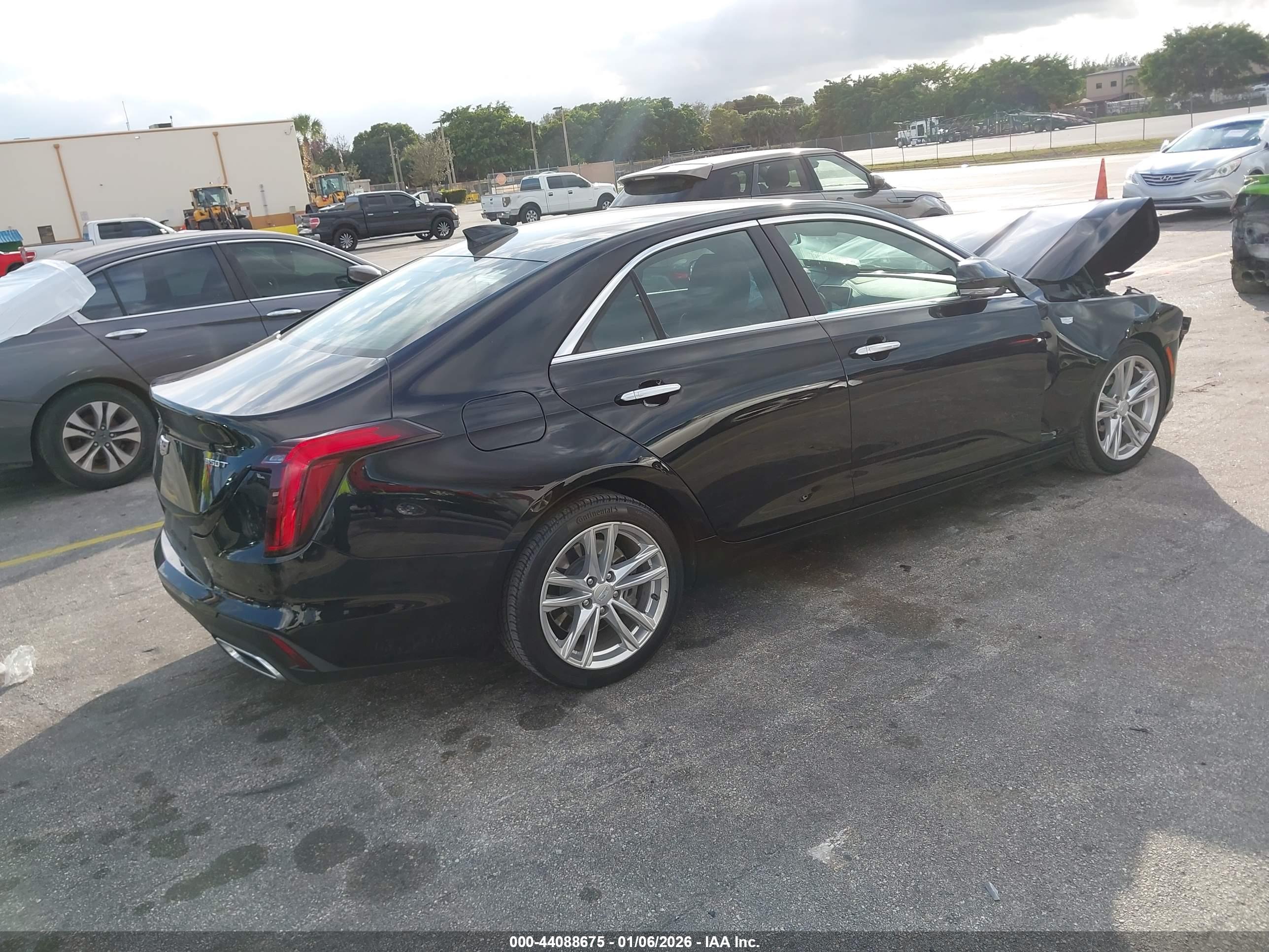 CADILLAC CT4 image 4