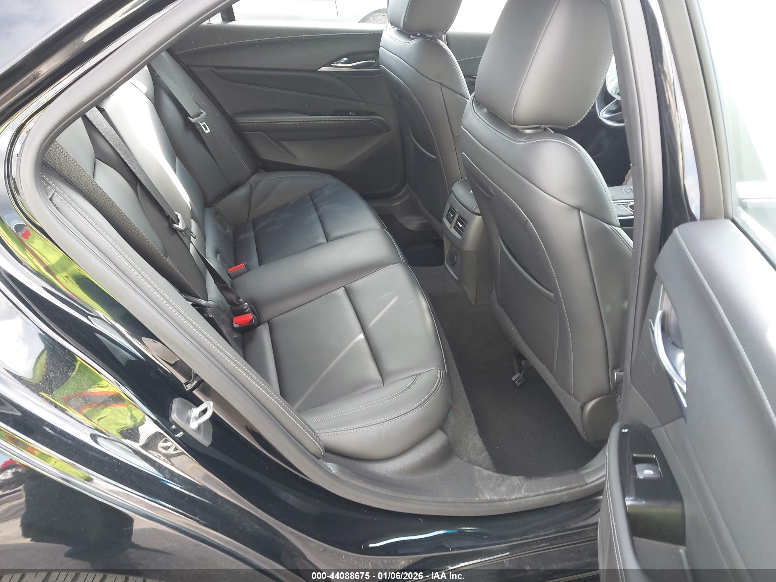 CADILLAC CT4 image 8