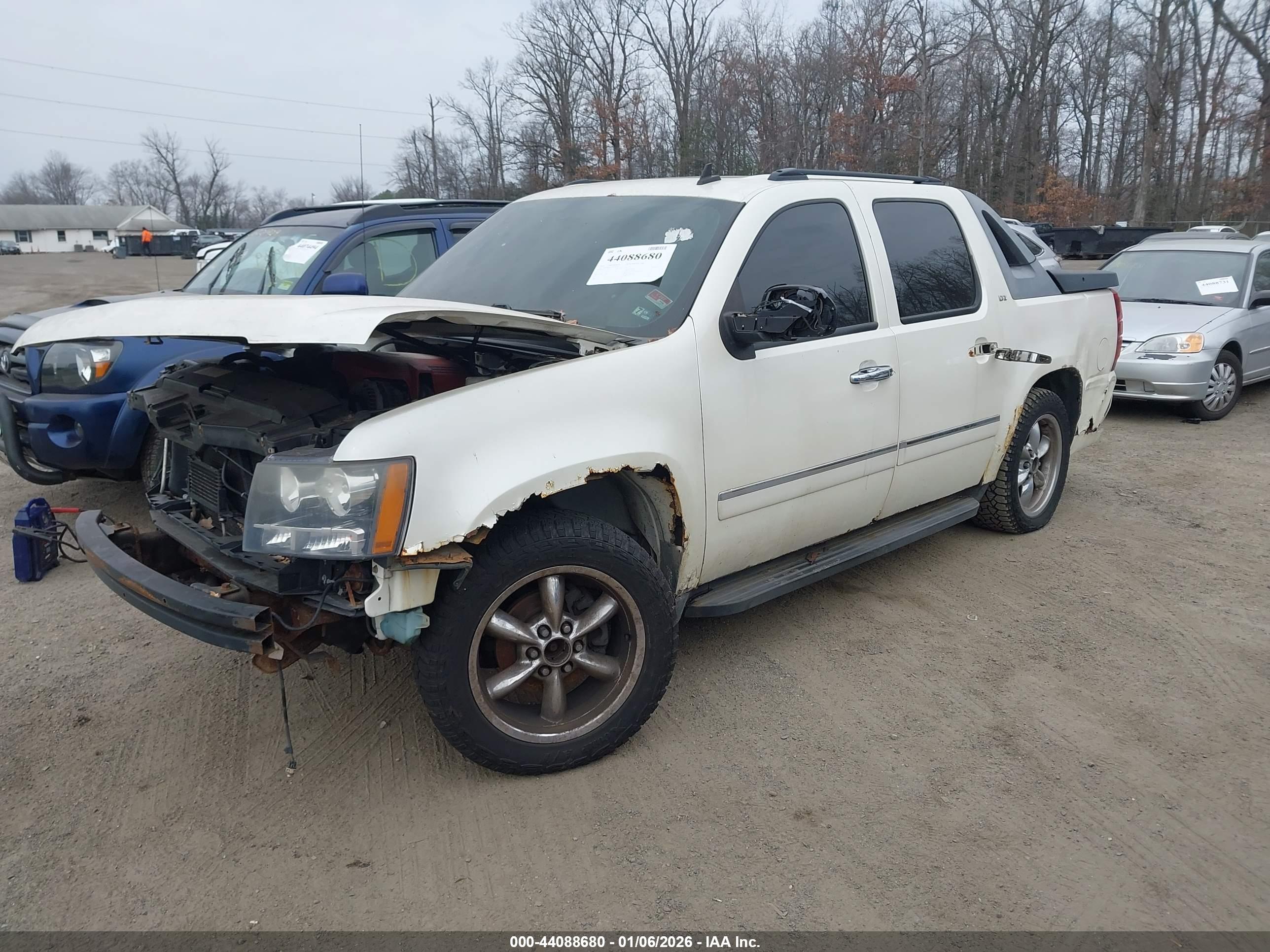 CHEVROLET AVALANCHE image 2