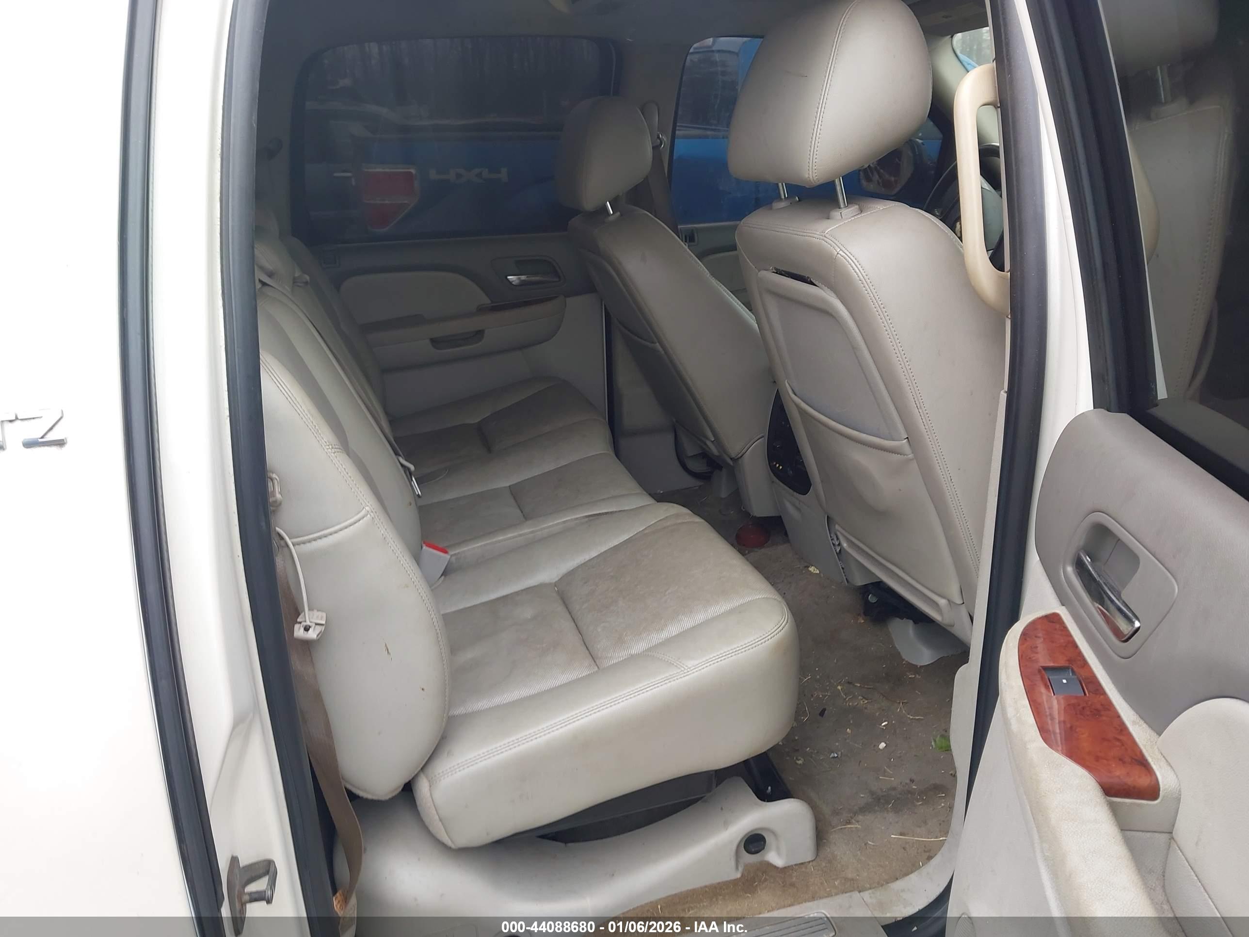 CHEVROLET AVALANCHE image 8
