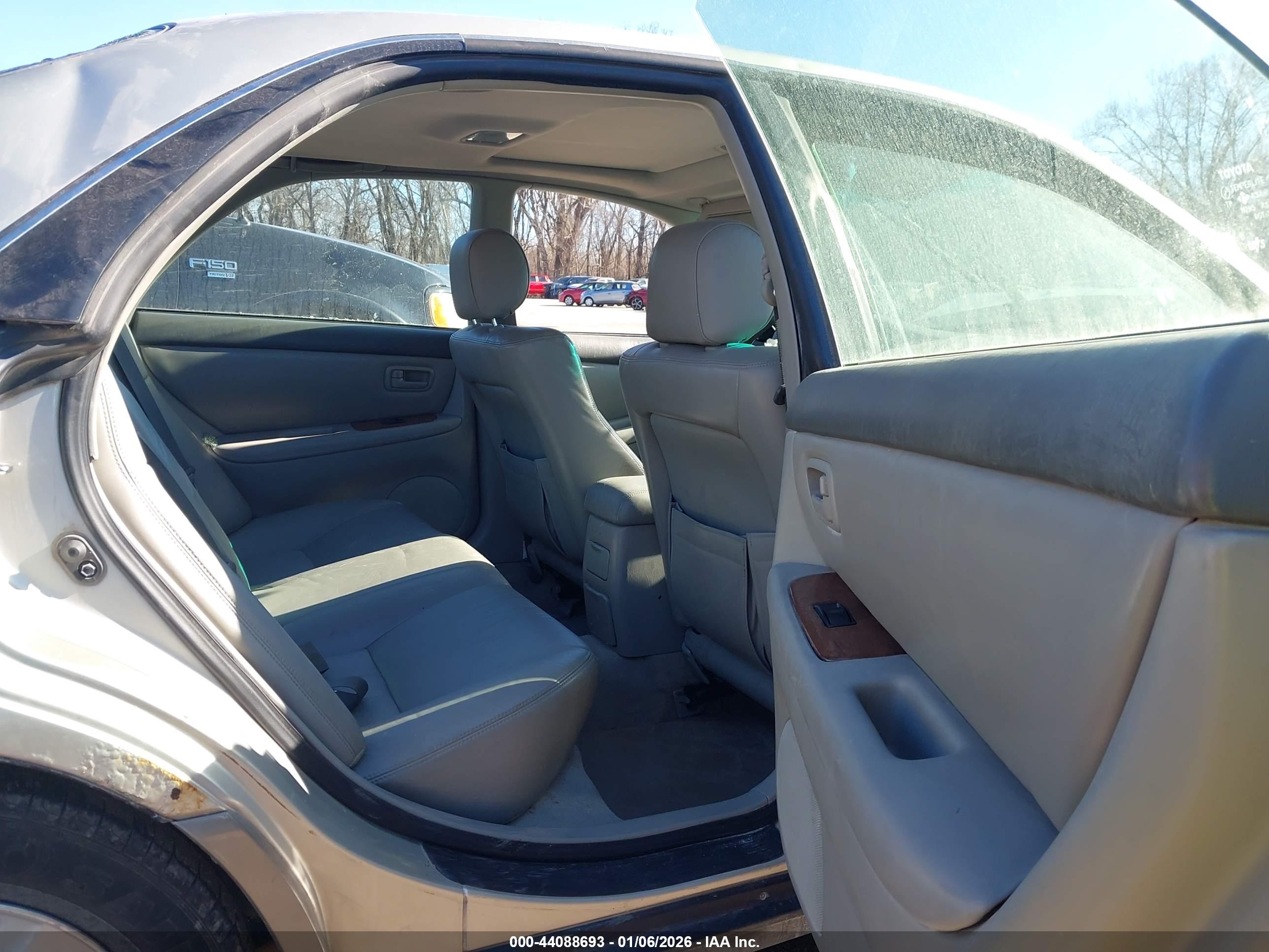 LEXUS ES image 8