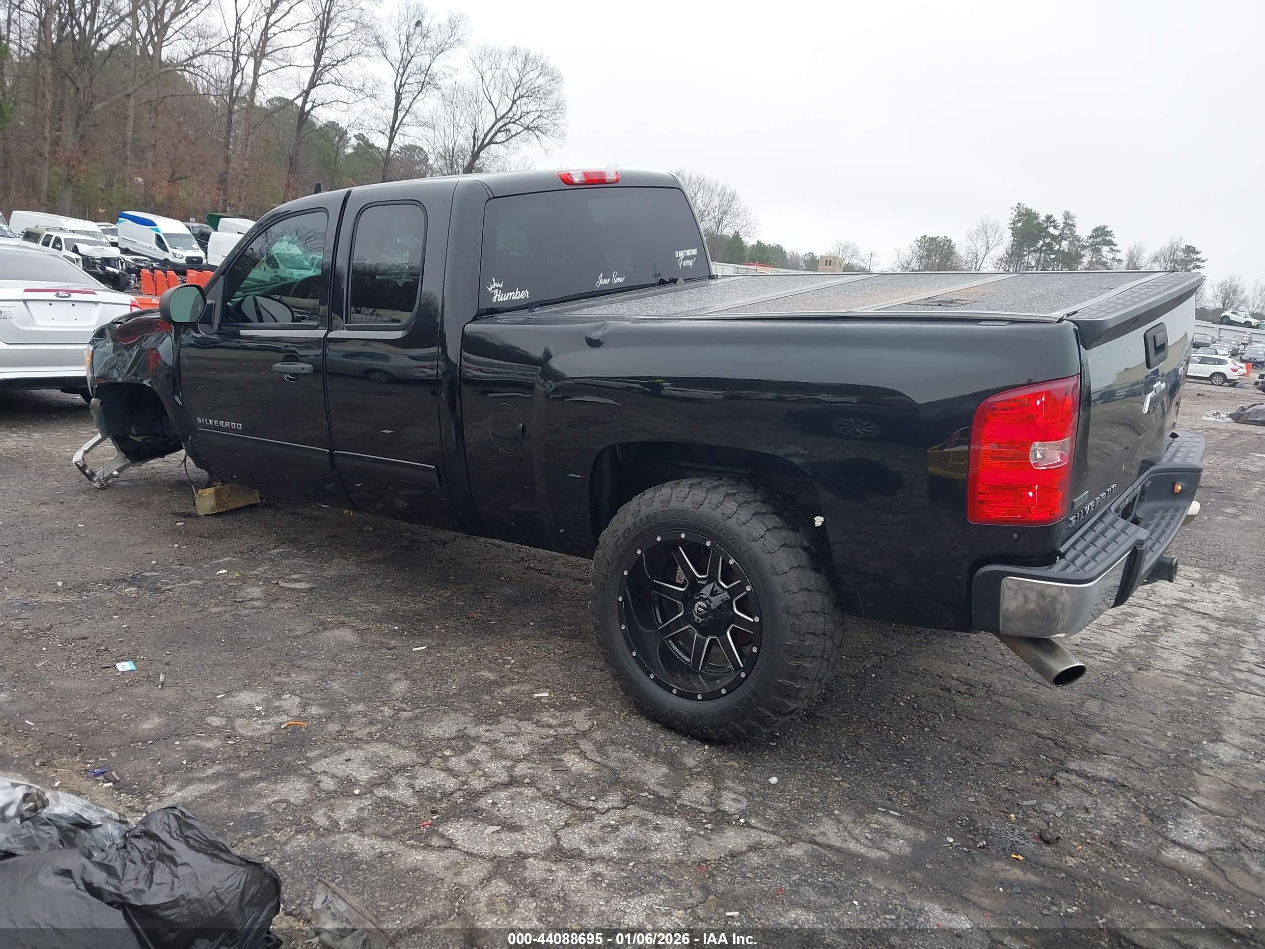 CHEVROLET SILVERADO image 3