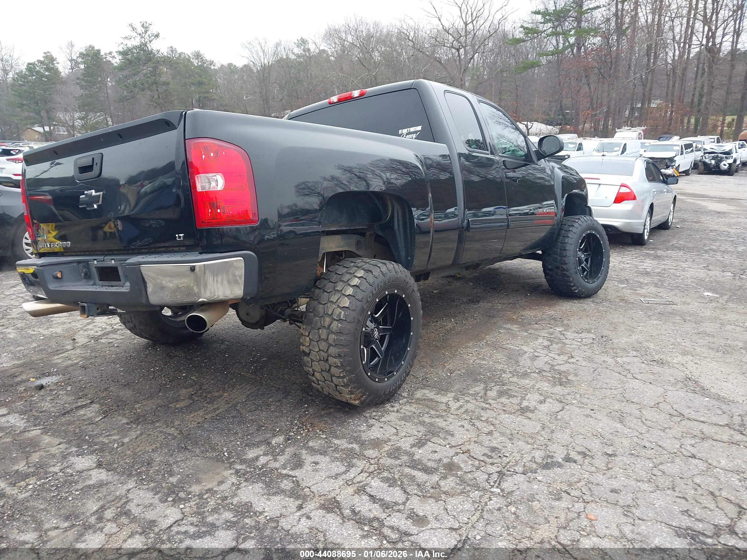 CHEVROLET SILVERADO image 4