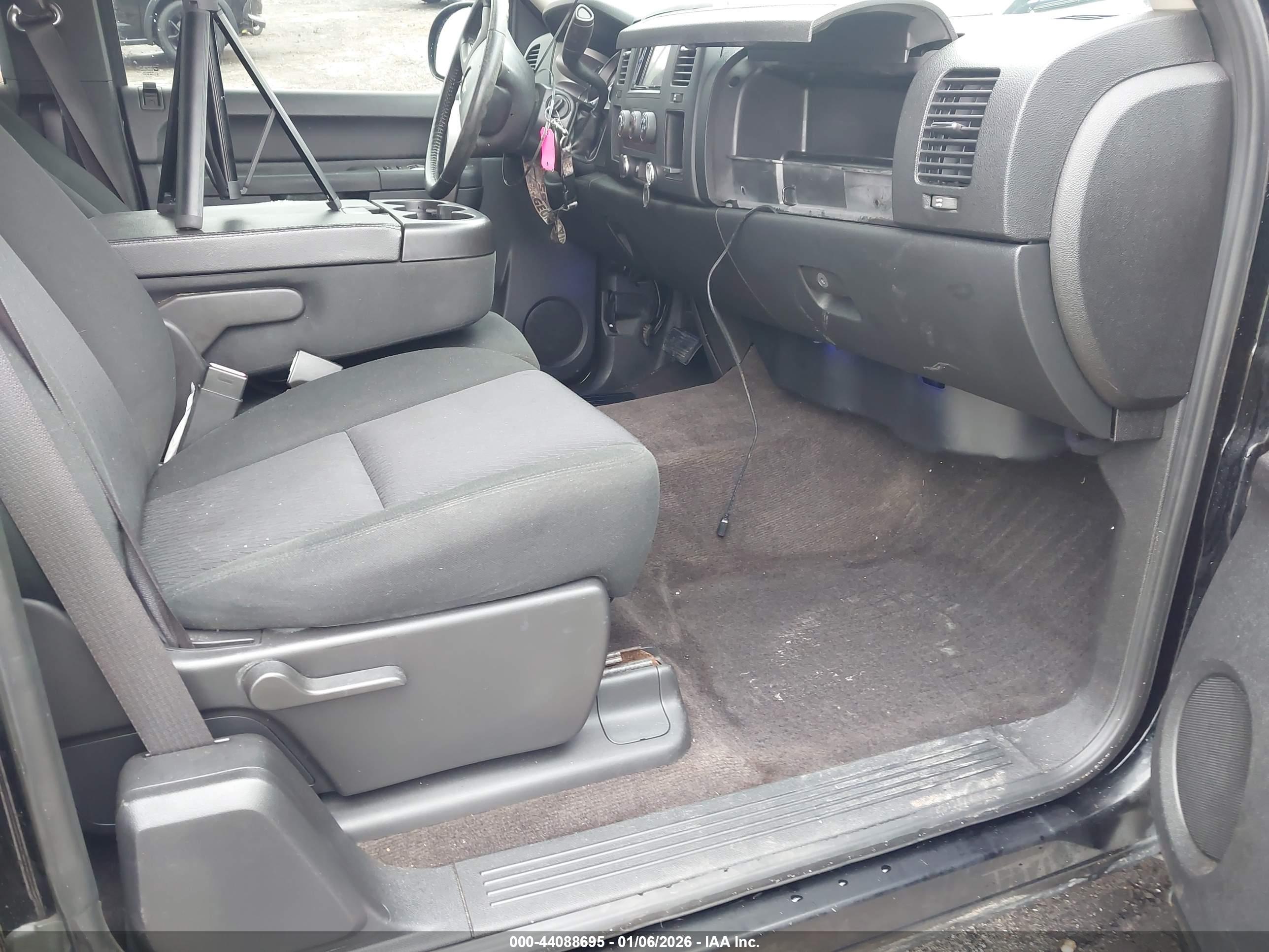 CHEVROLET SILVERADO image 5
