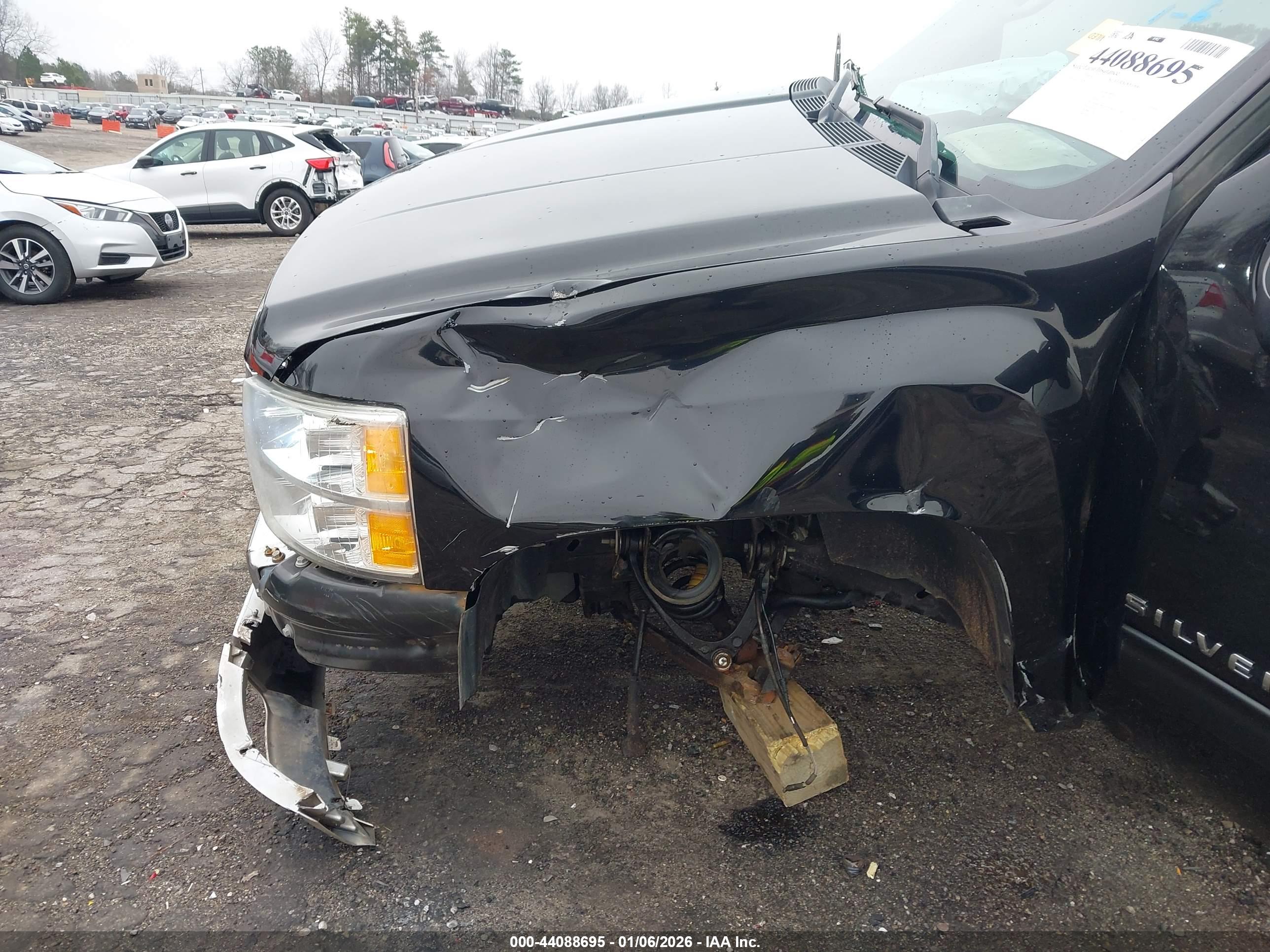 CHEVROLET SILVERADO image 6