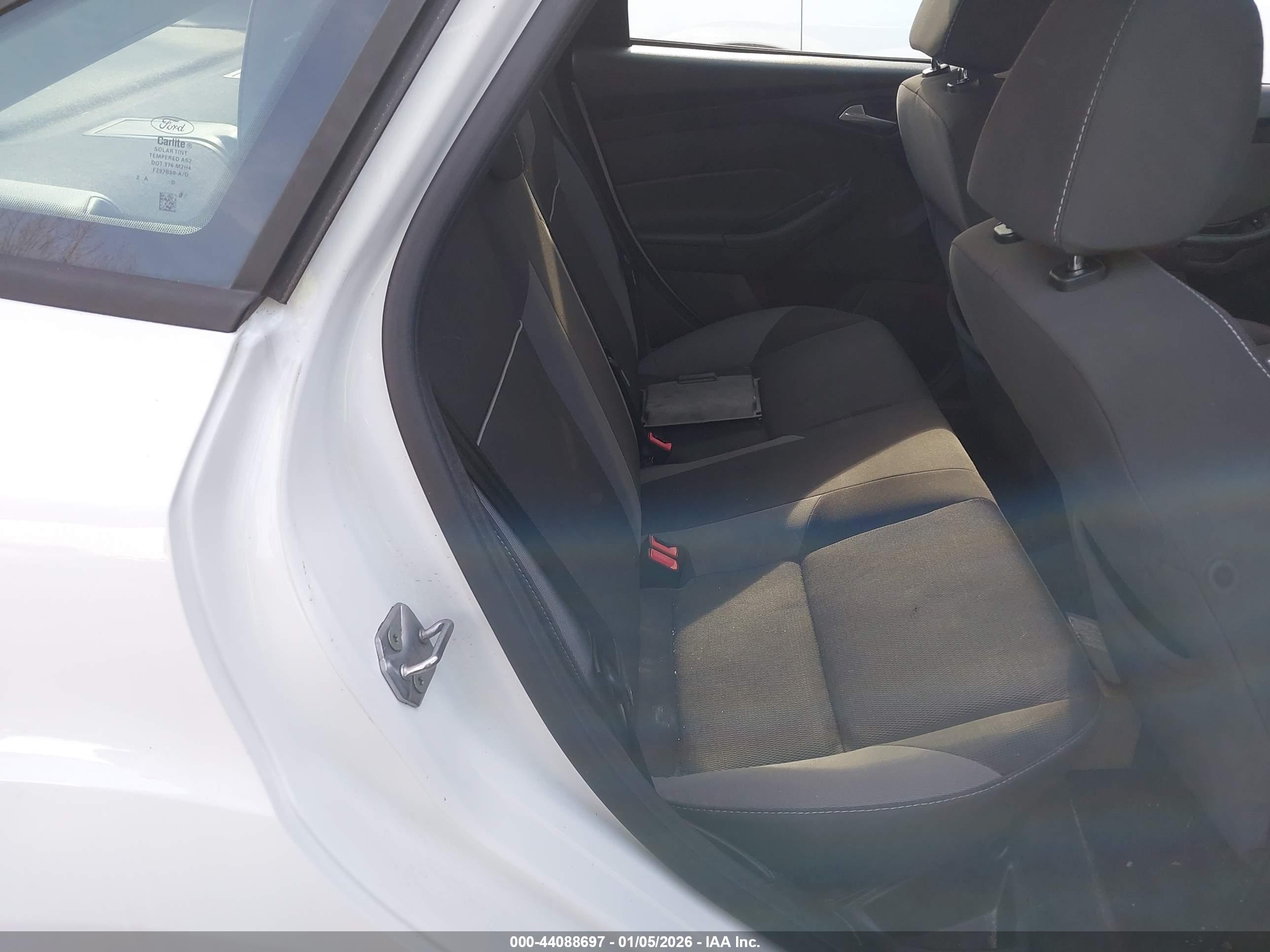 FORD FOCUS image 8