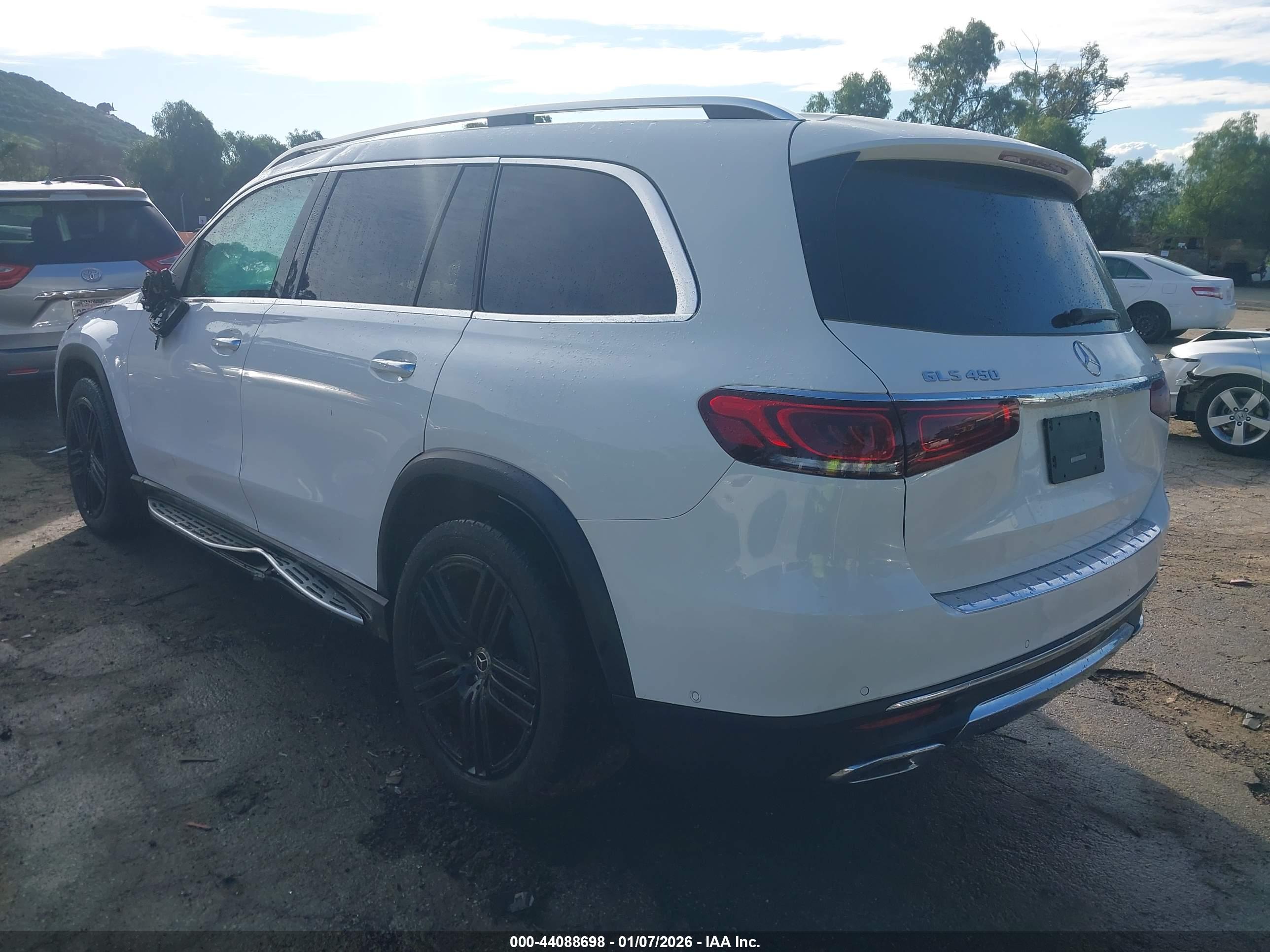 MERCEDES-BENZ GLS image 3