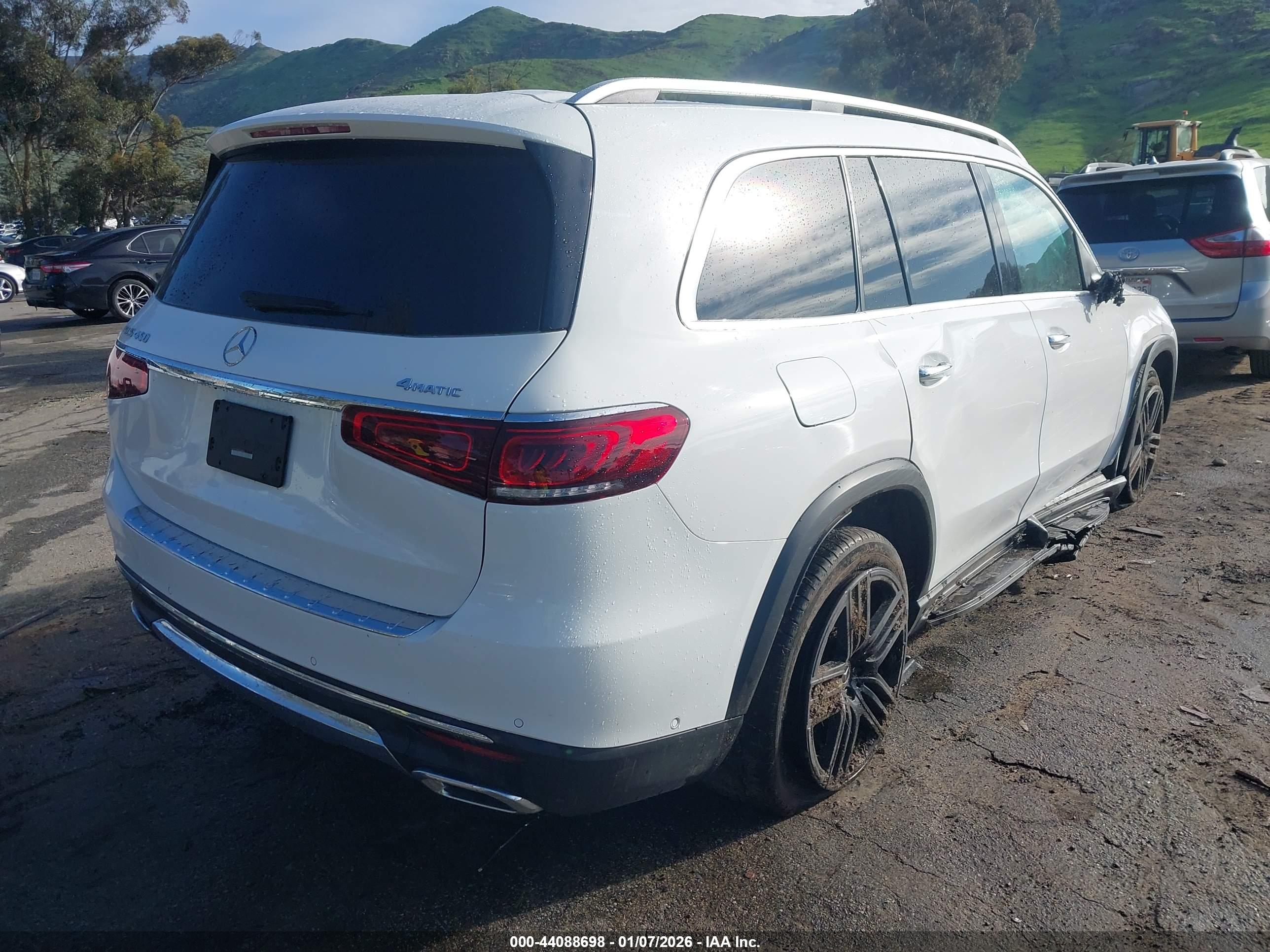 MERCEDES-BENZ GLS image 4