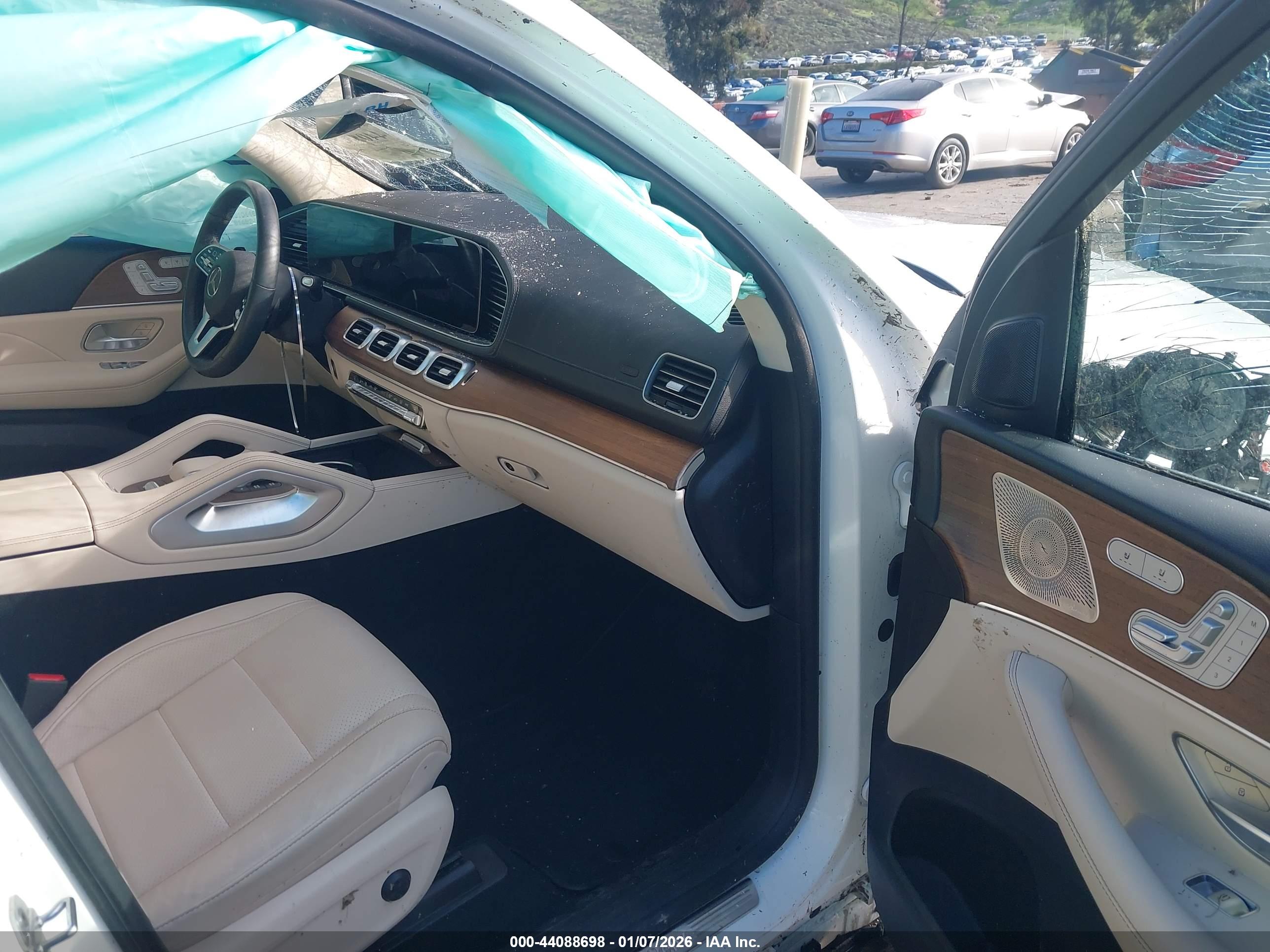 MERCEDES-BENZ GLS image 5