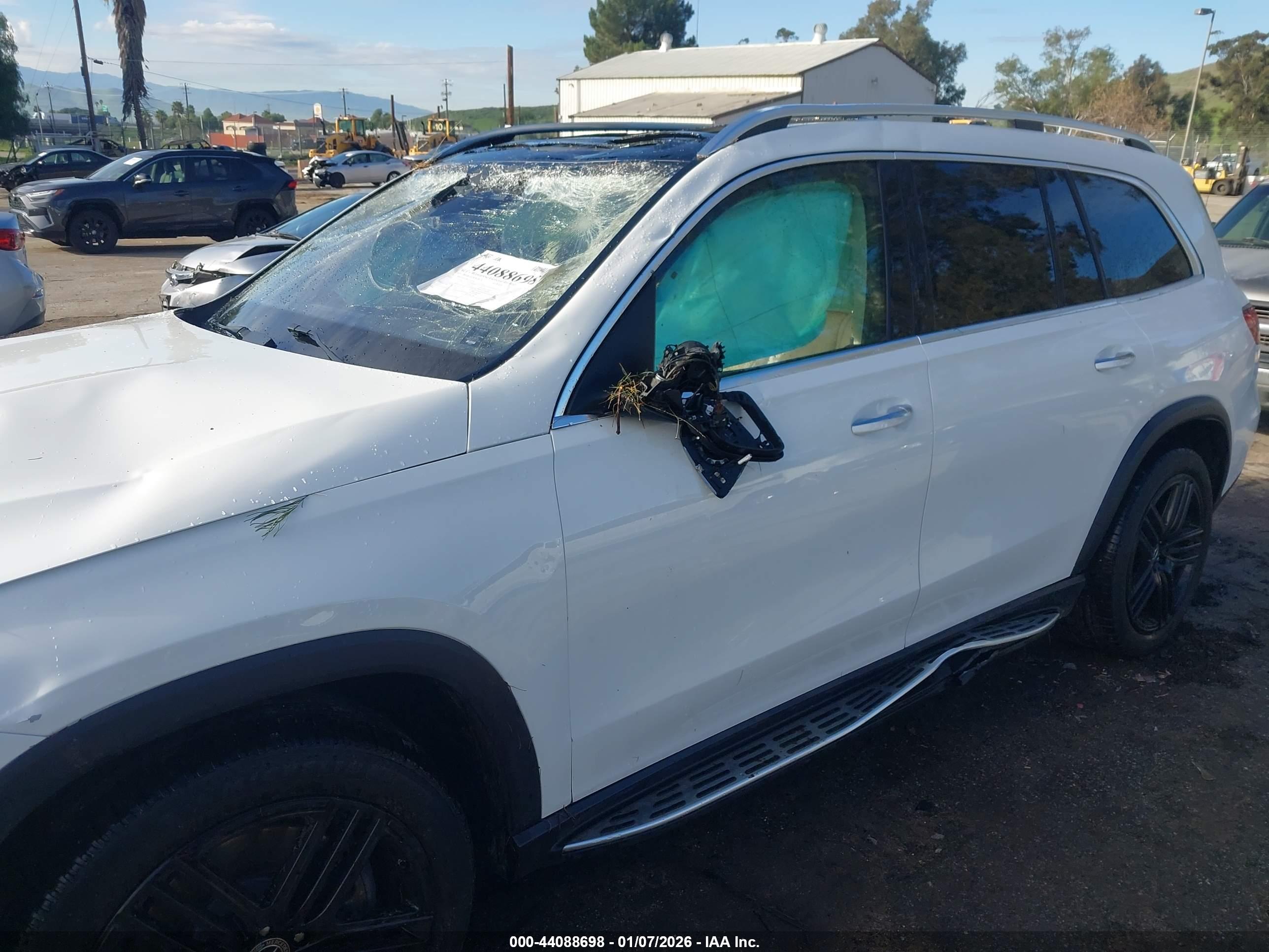 MERCEDES-BENZ GLS image 6