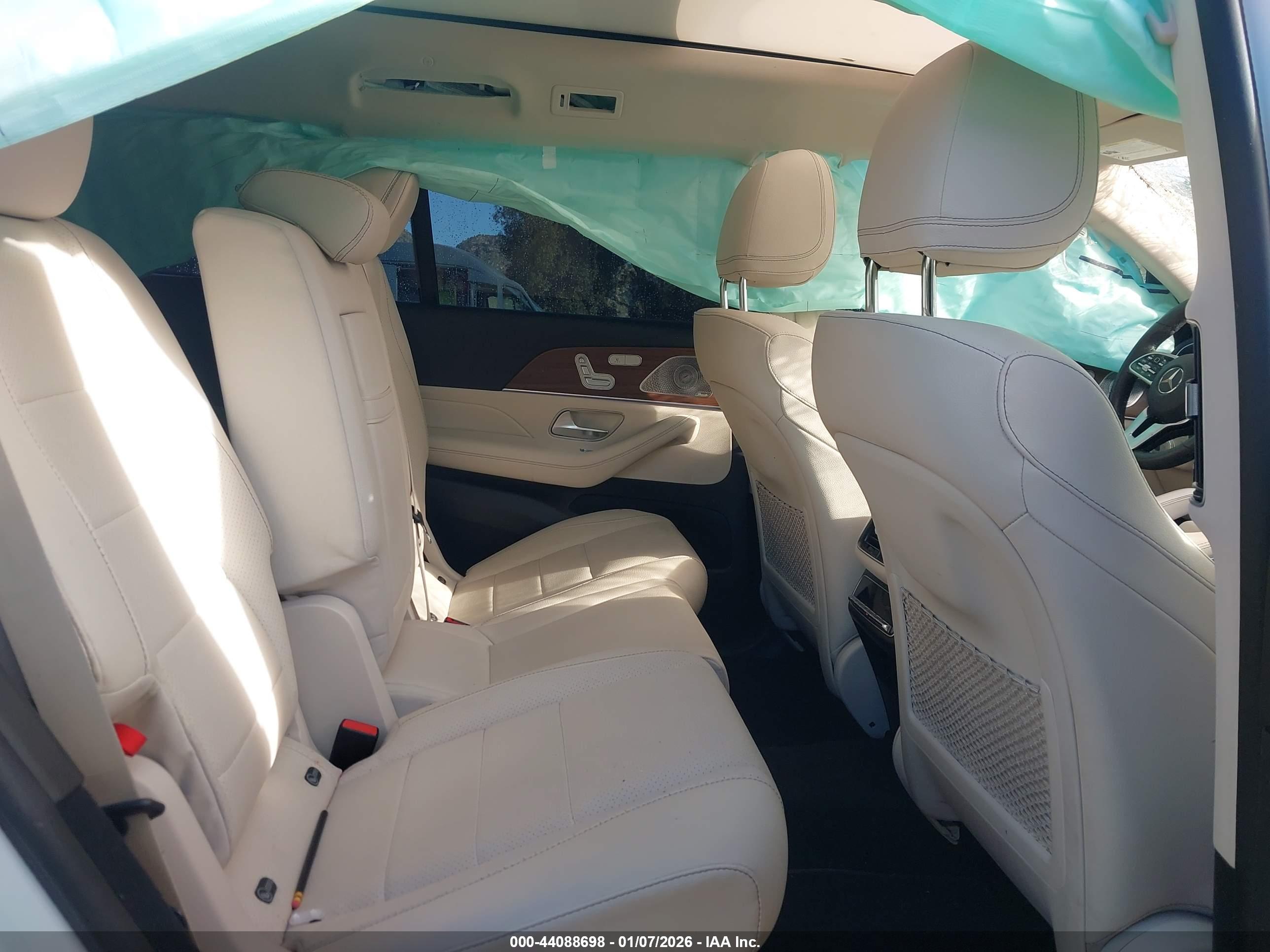MERCEDES-BENZ GLS image 8