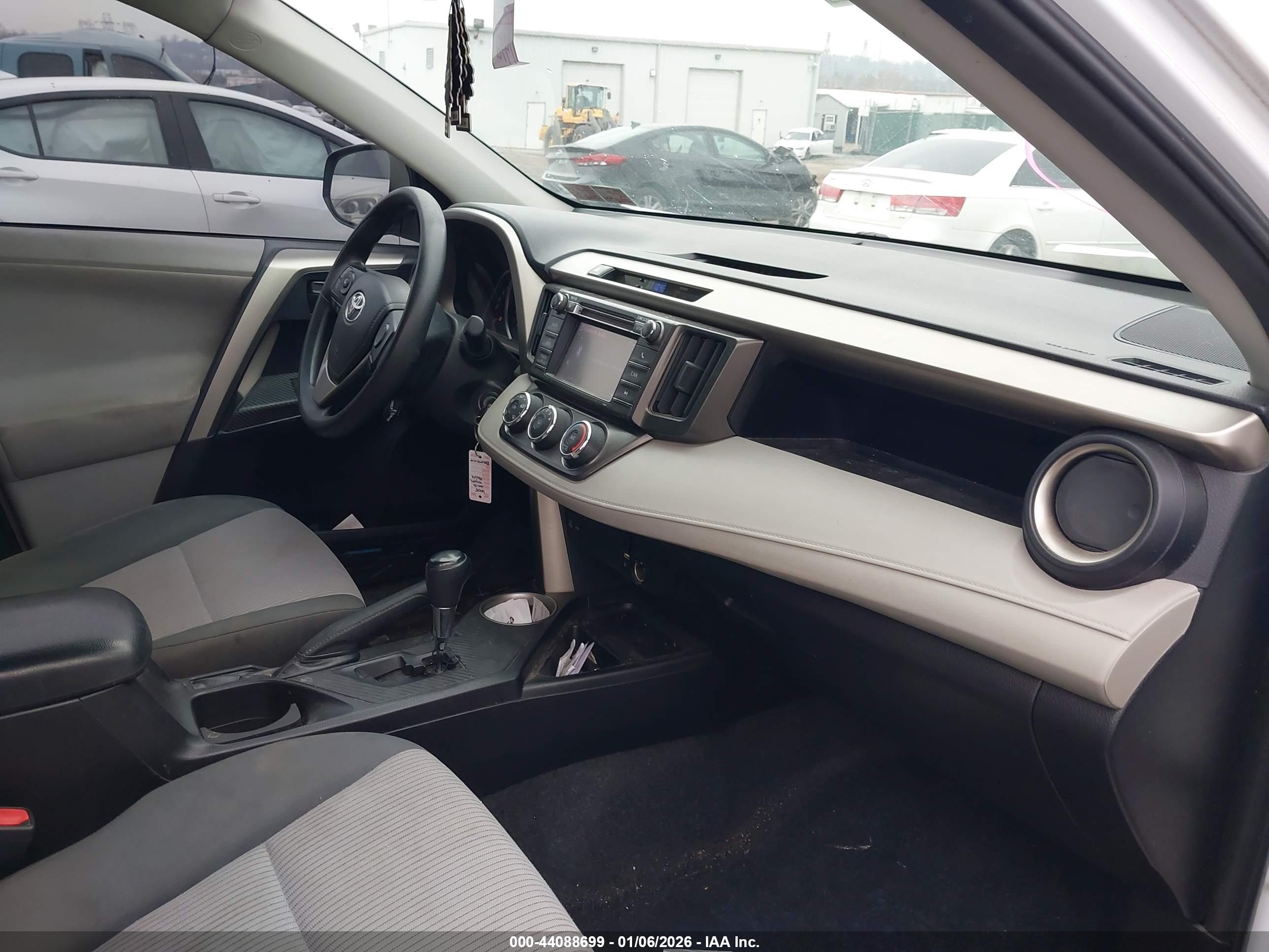 TOYOTA RAV4 image 5