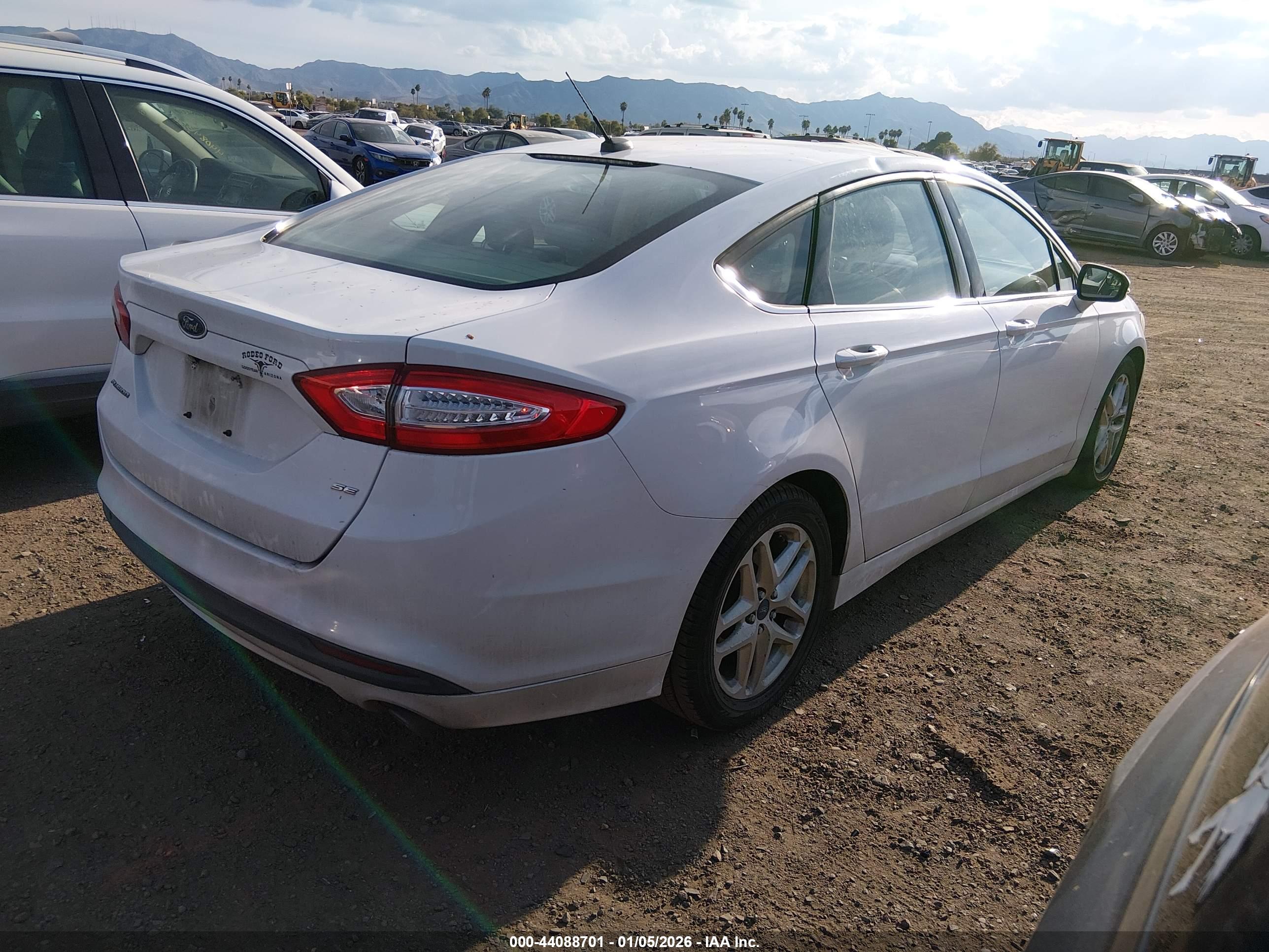 FORD FUSION image 4
