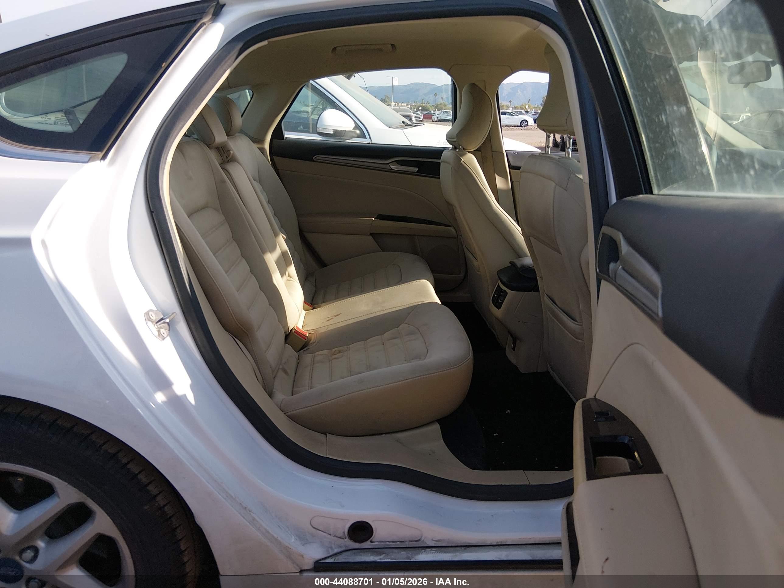 FORD FUSION image 8
