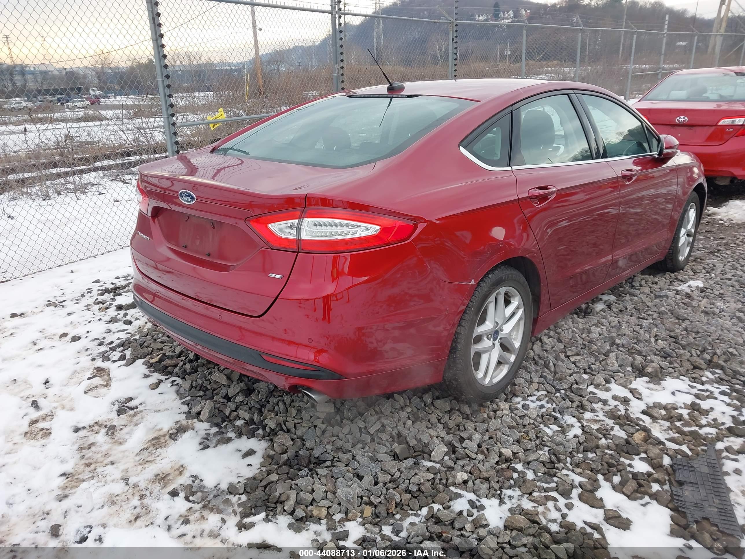FORD FUSION image 4