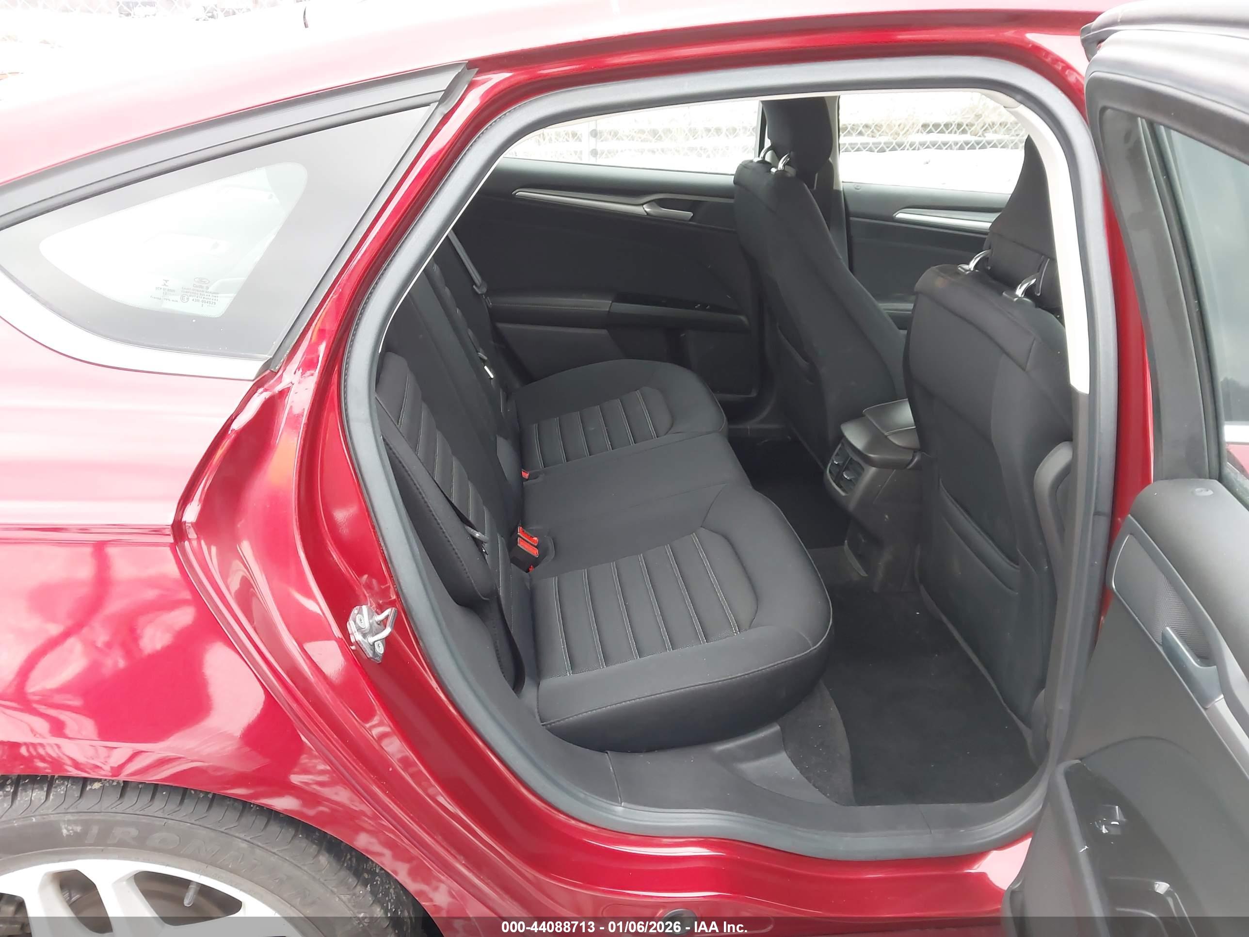 FORD FUSION image 8