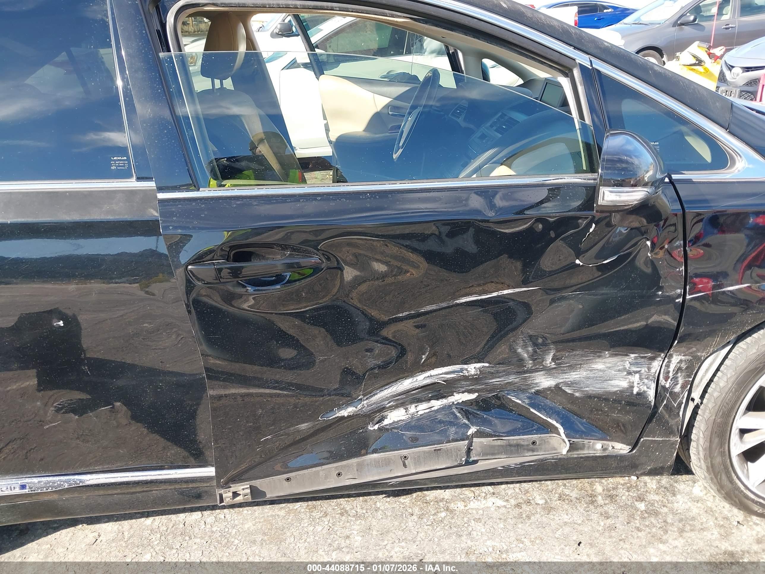 LEXUS HS image 6