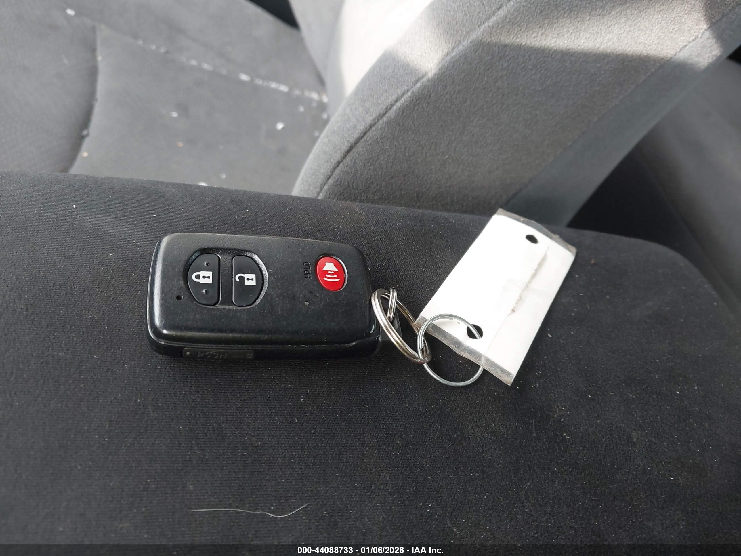 TOYOTA PRIUS image 11