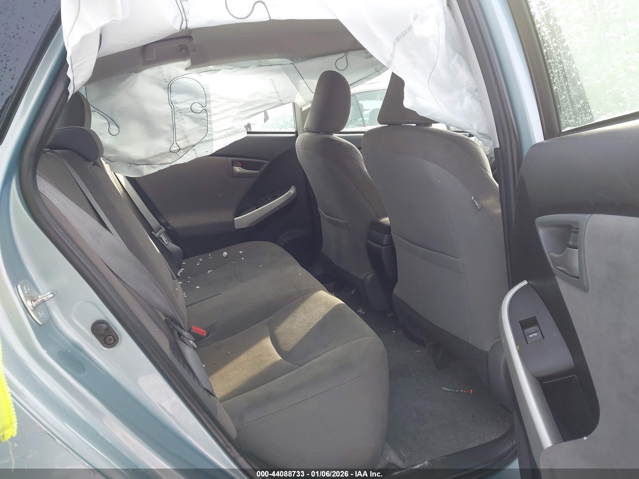 TOYOTA PRIUS image 8