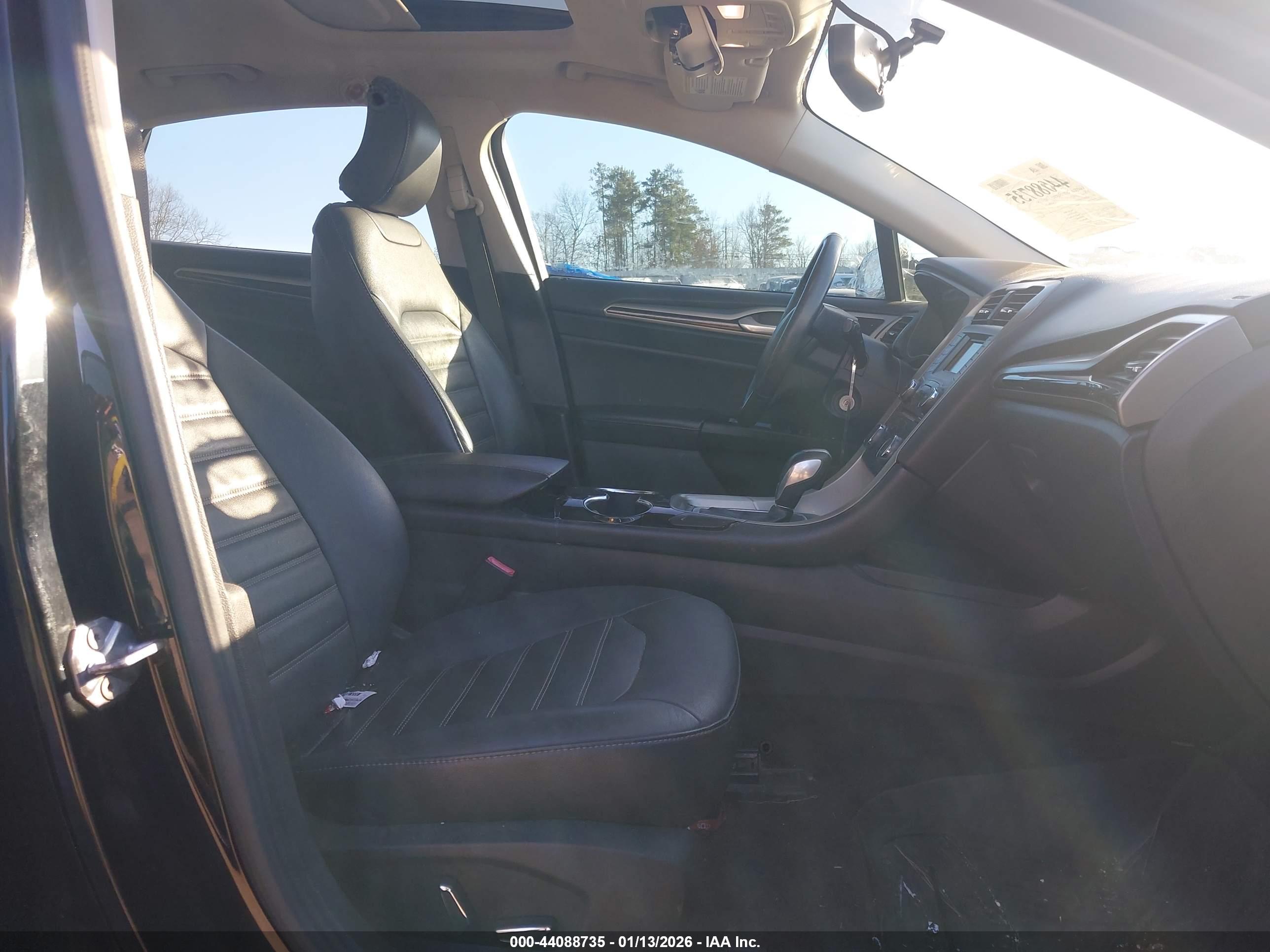 FORD FUSION image 5