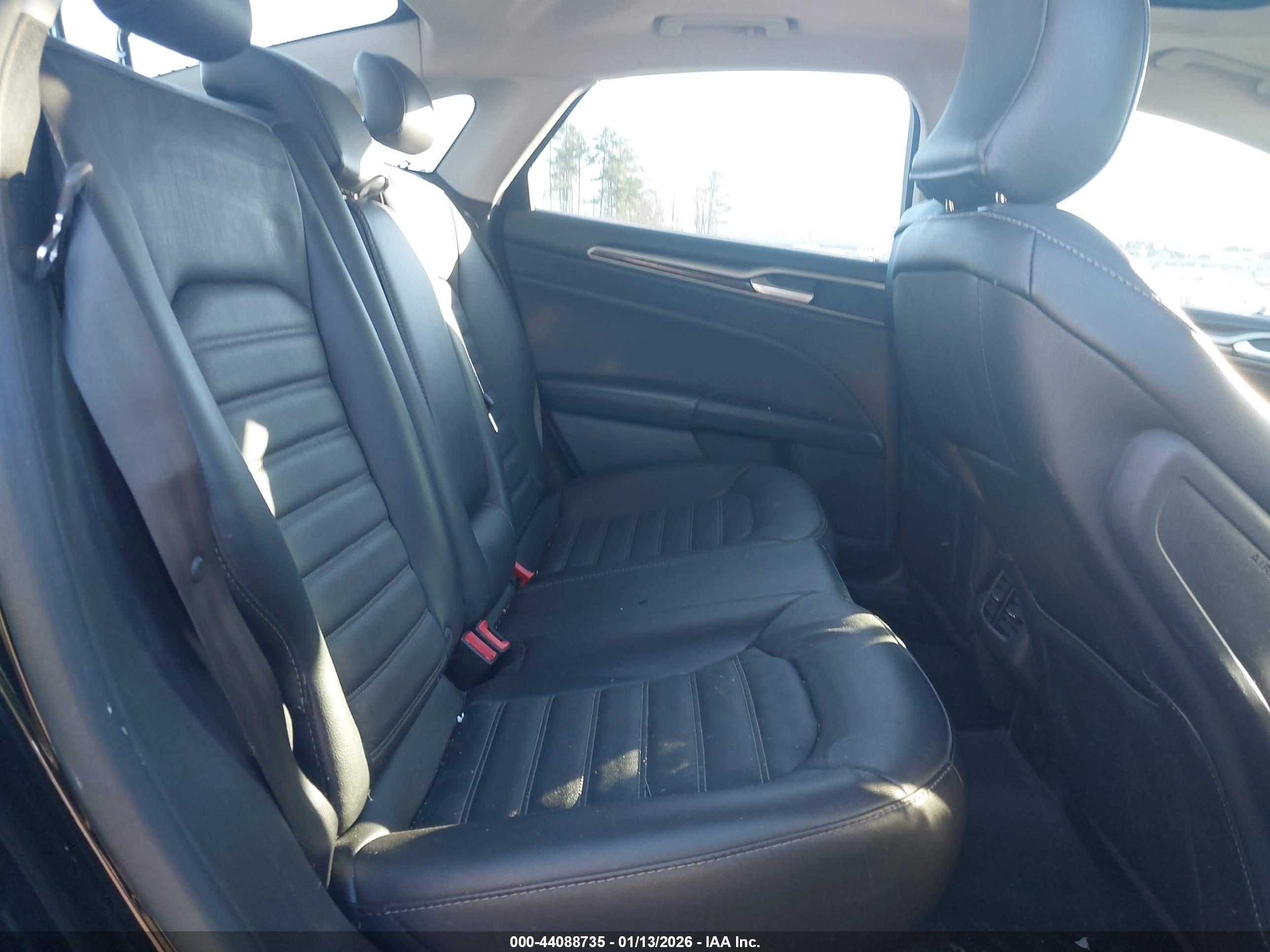 FORD FUSION image 8