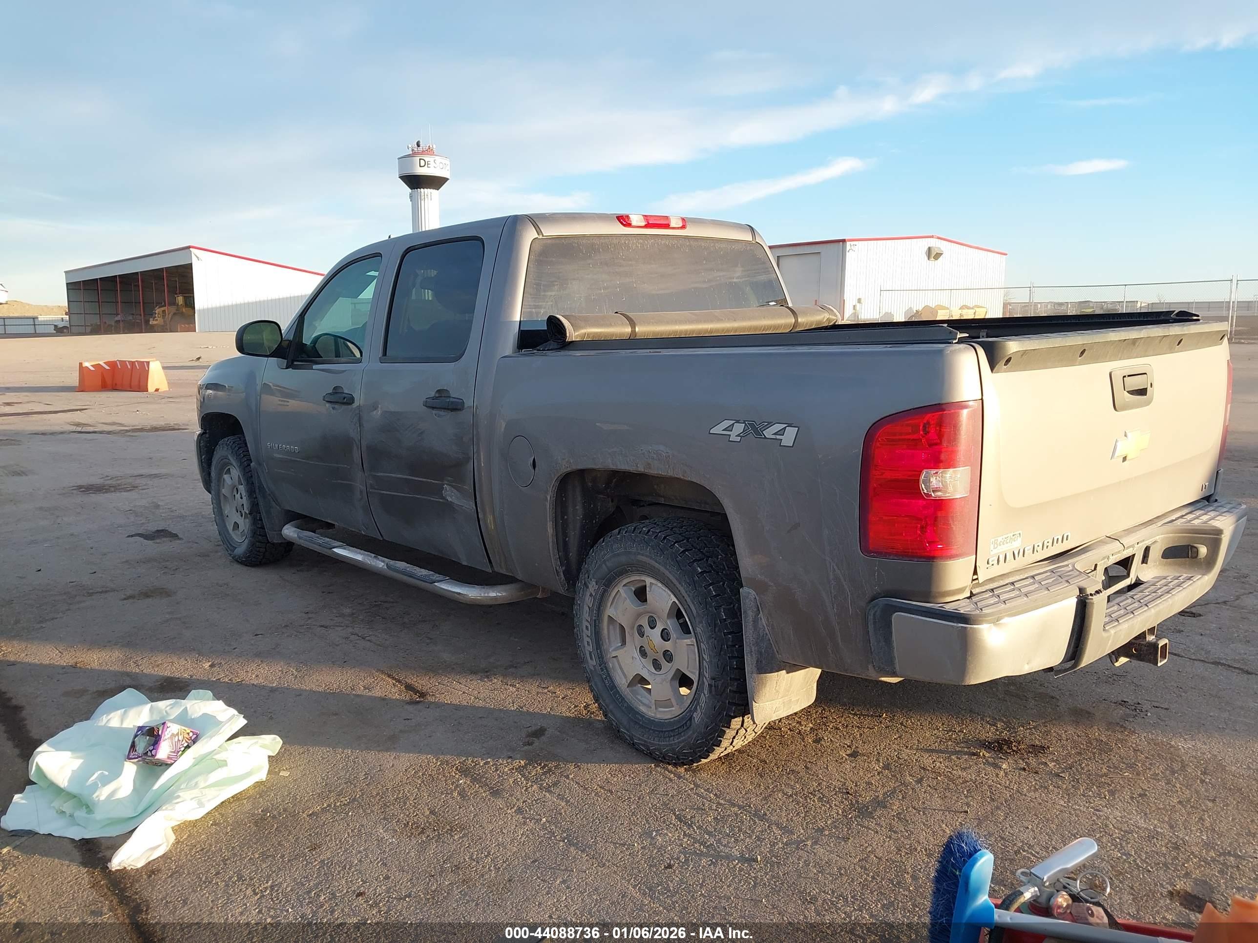 CHEVROLET SILVERADO image 3