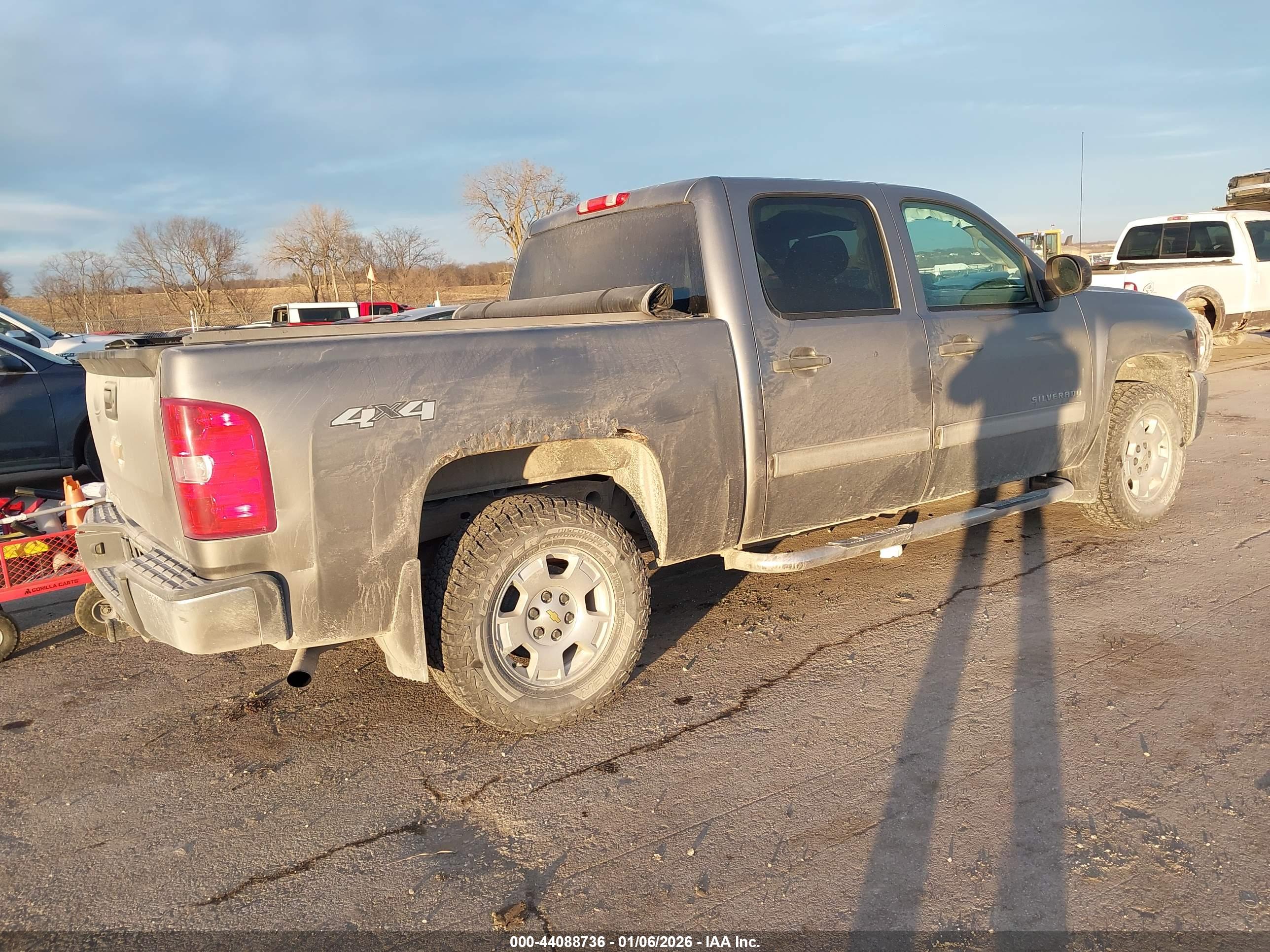 CHEVROLET SILVERADO image 4