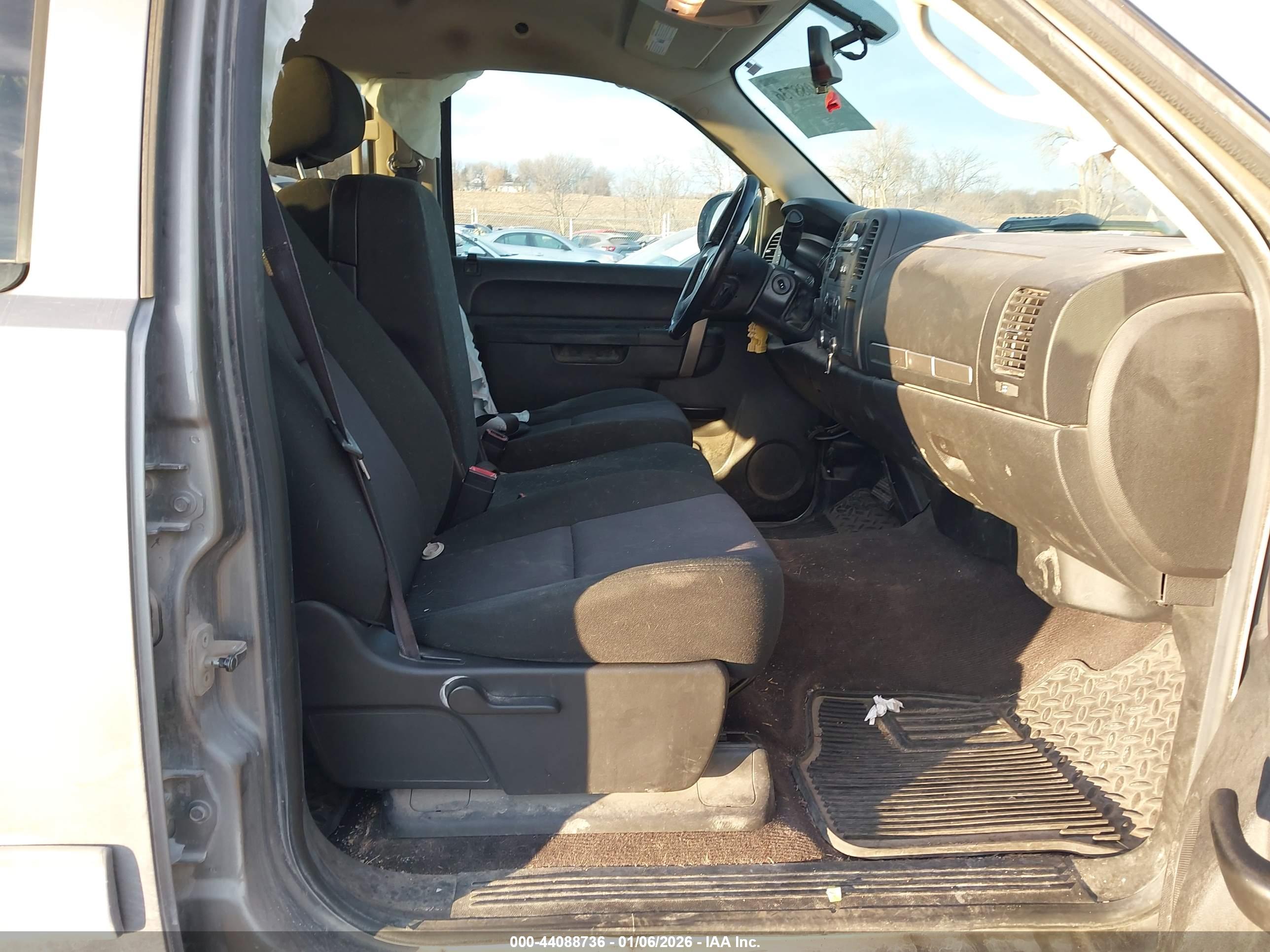 CHEVROLET SILVERADO image 5