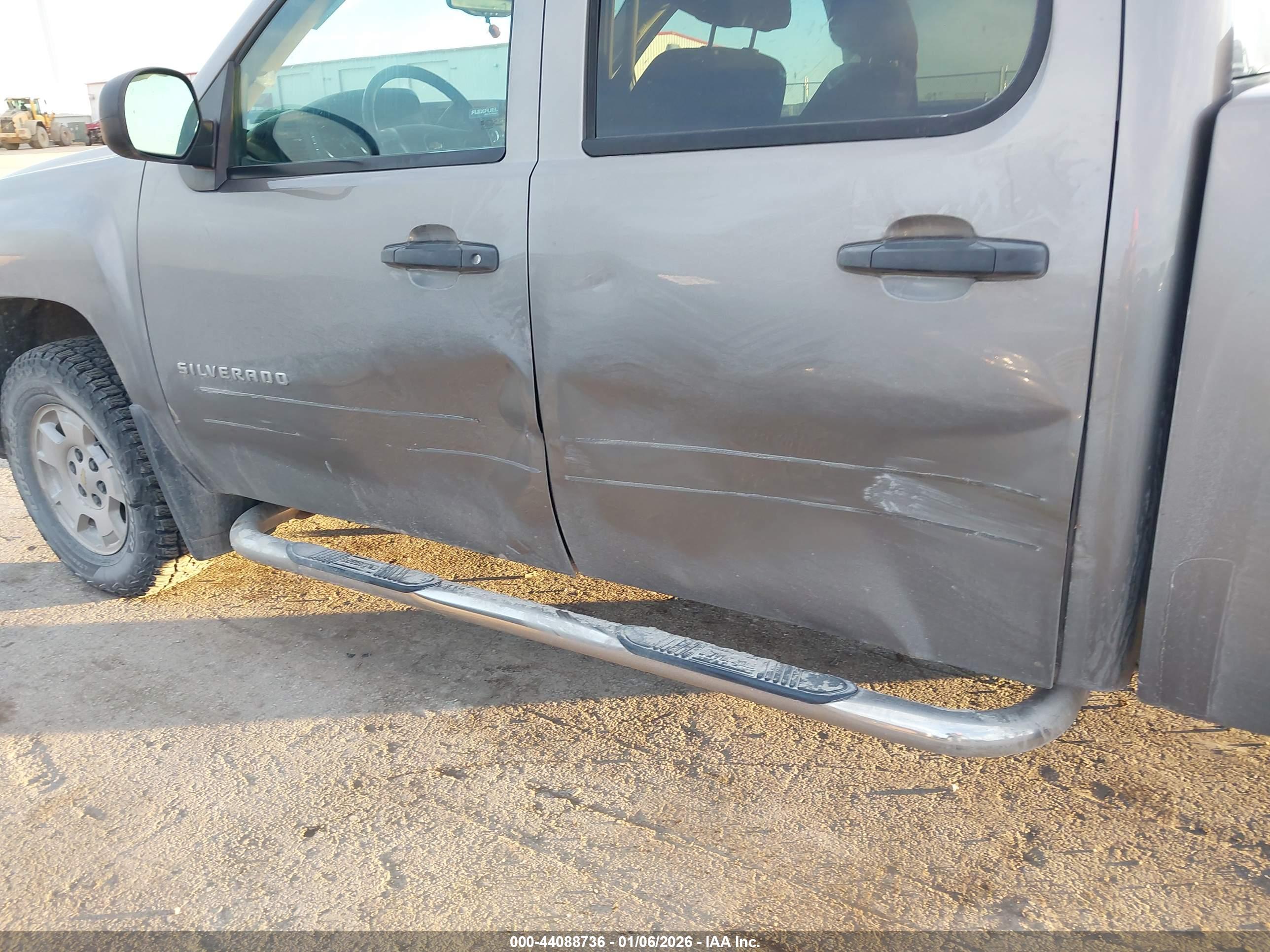 CHEVROLET SILVERADO image 6