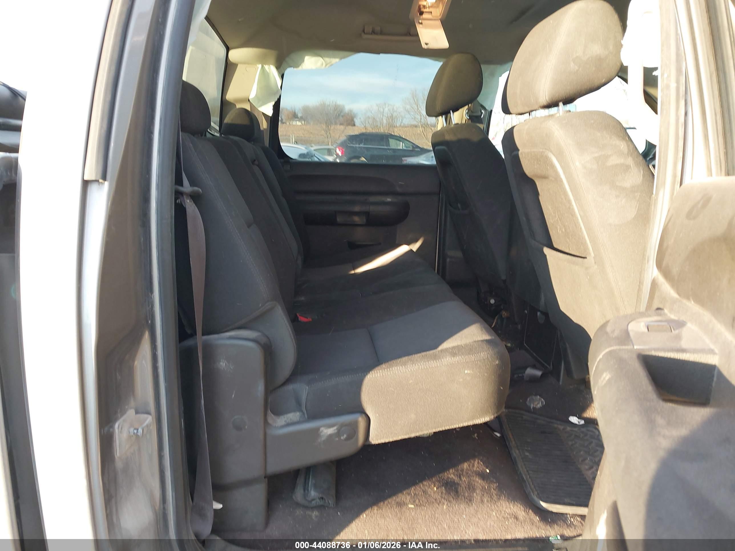 CHEVROLET SILVERADO image 8
