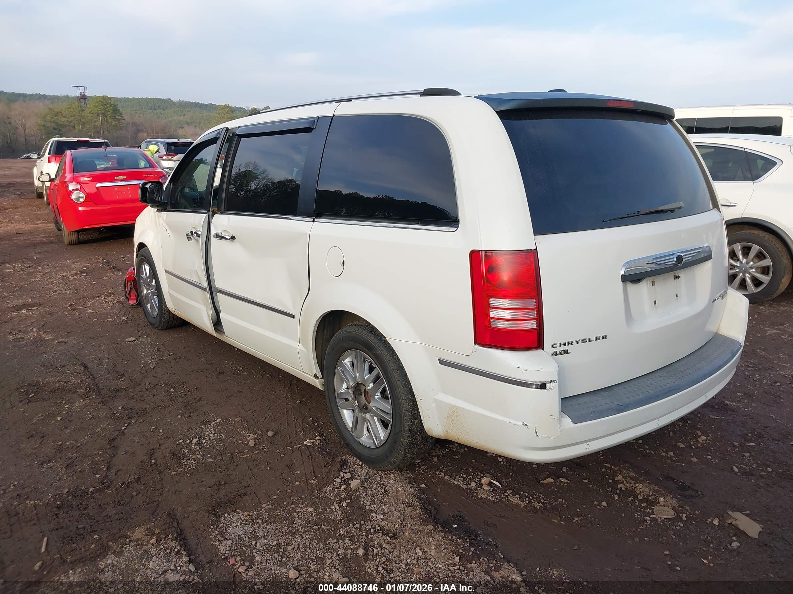 CHRYSLER TOWN image 3