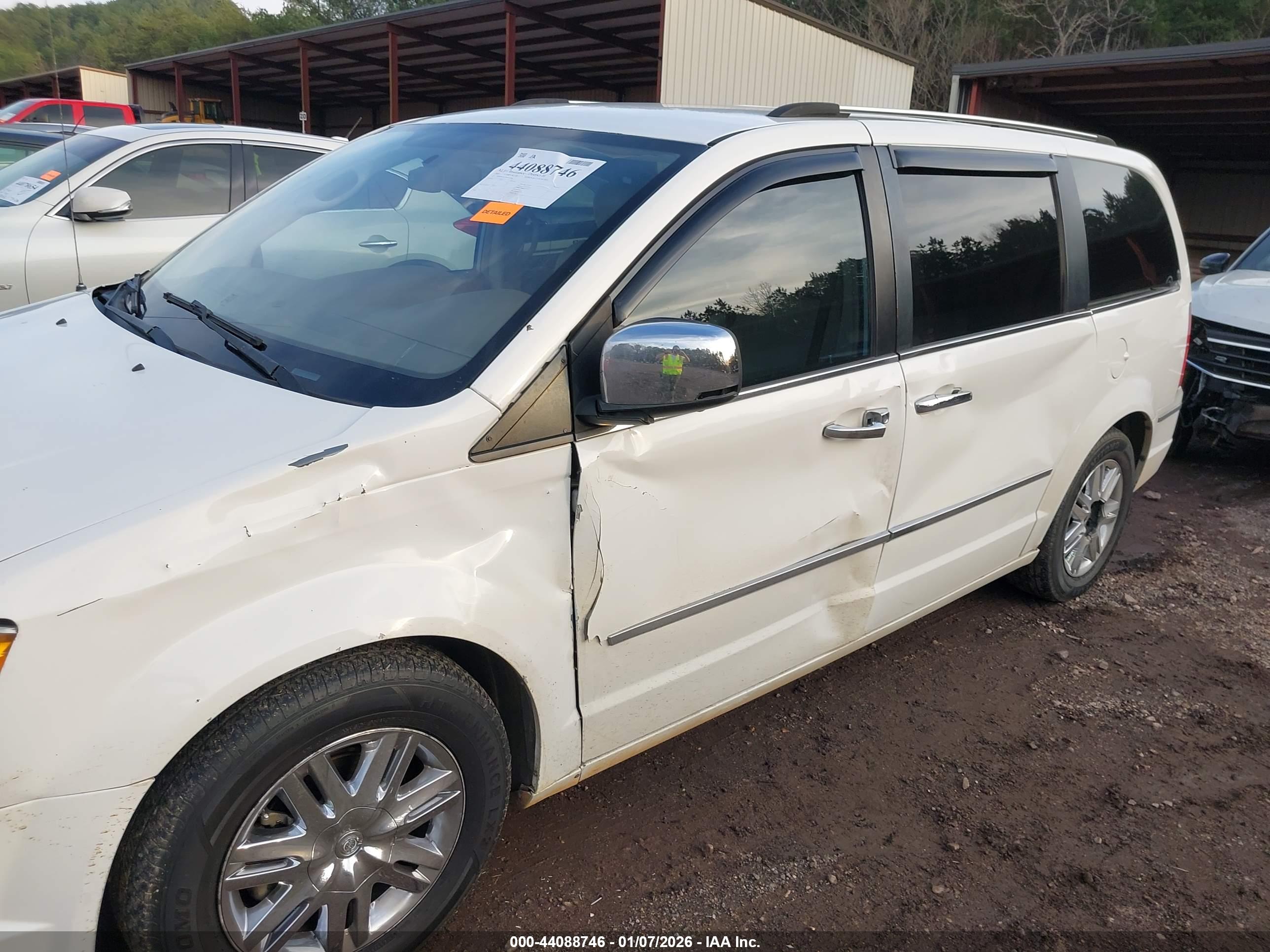 CHRYSLER TOWN image 6