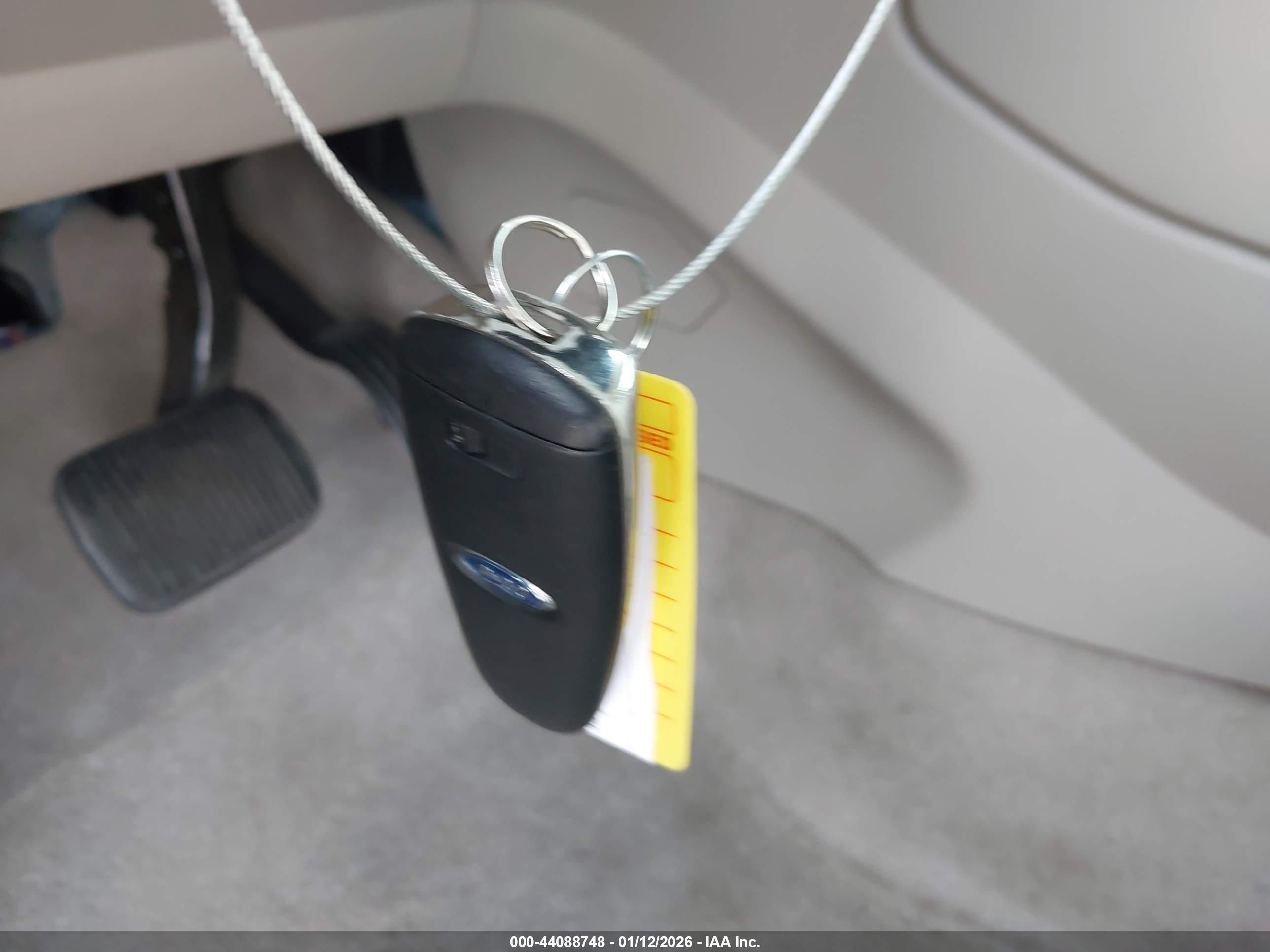 FORD C-MAX image 11