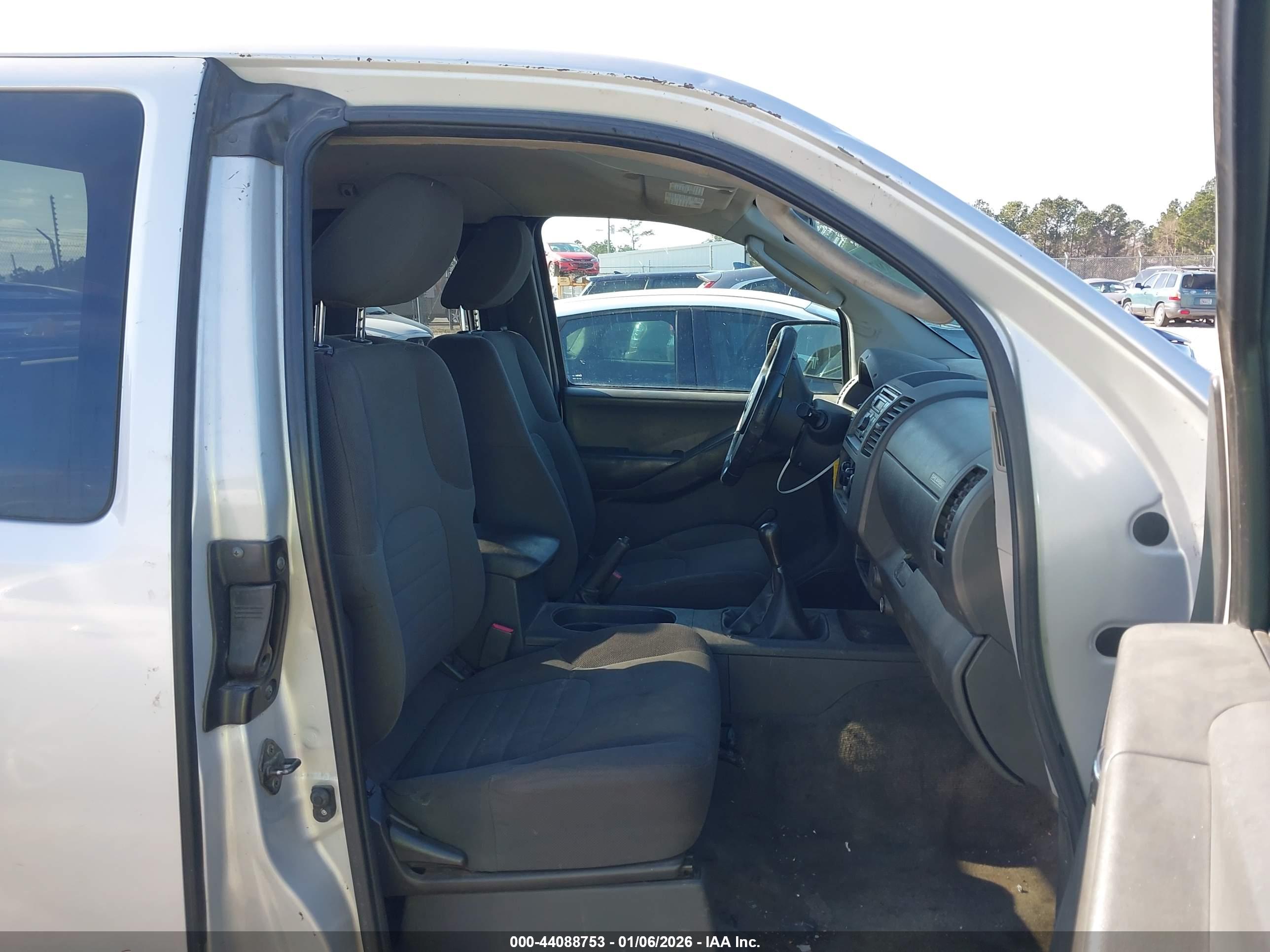 NISSAN FRONTIER image 5
