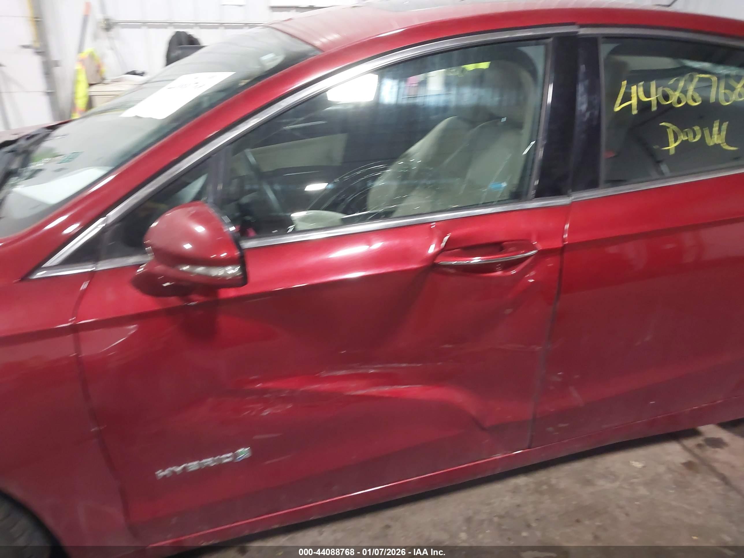 FORD FUSION image 6