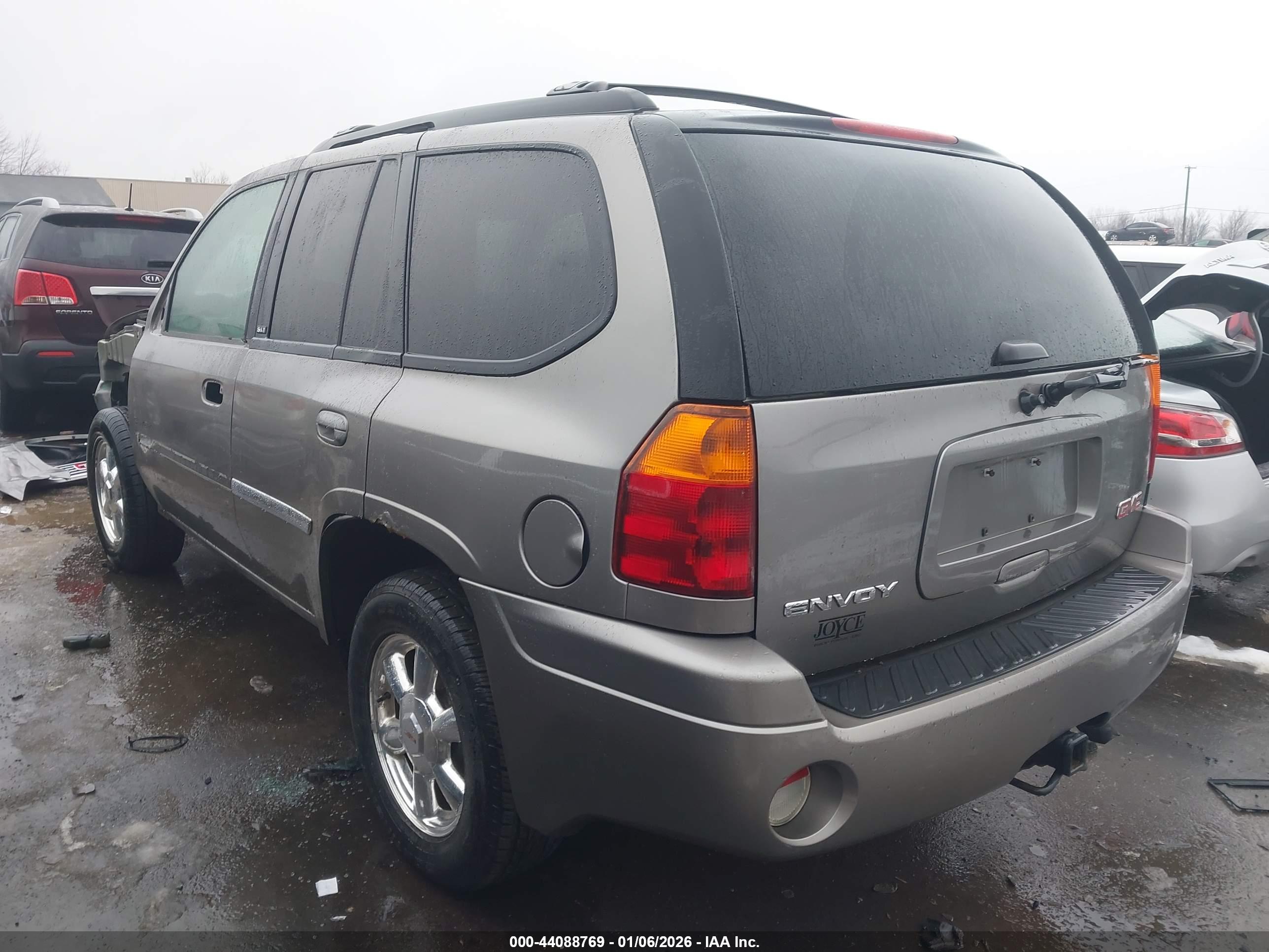 GMC ENVOY image 3
