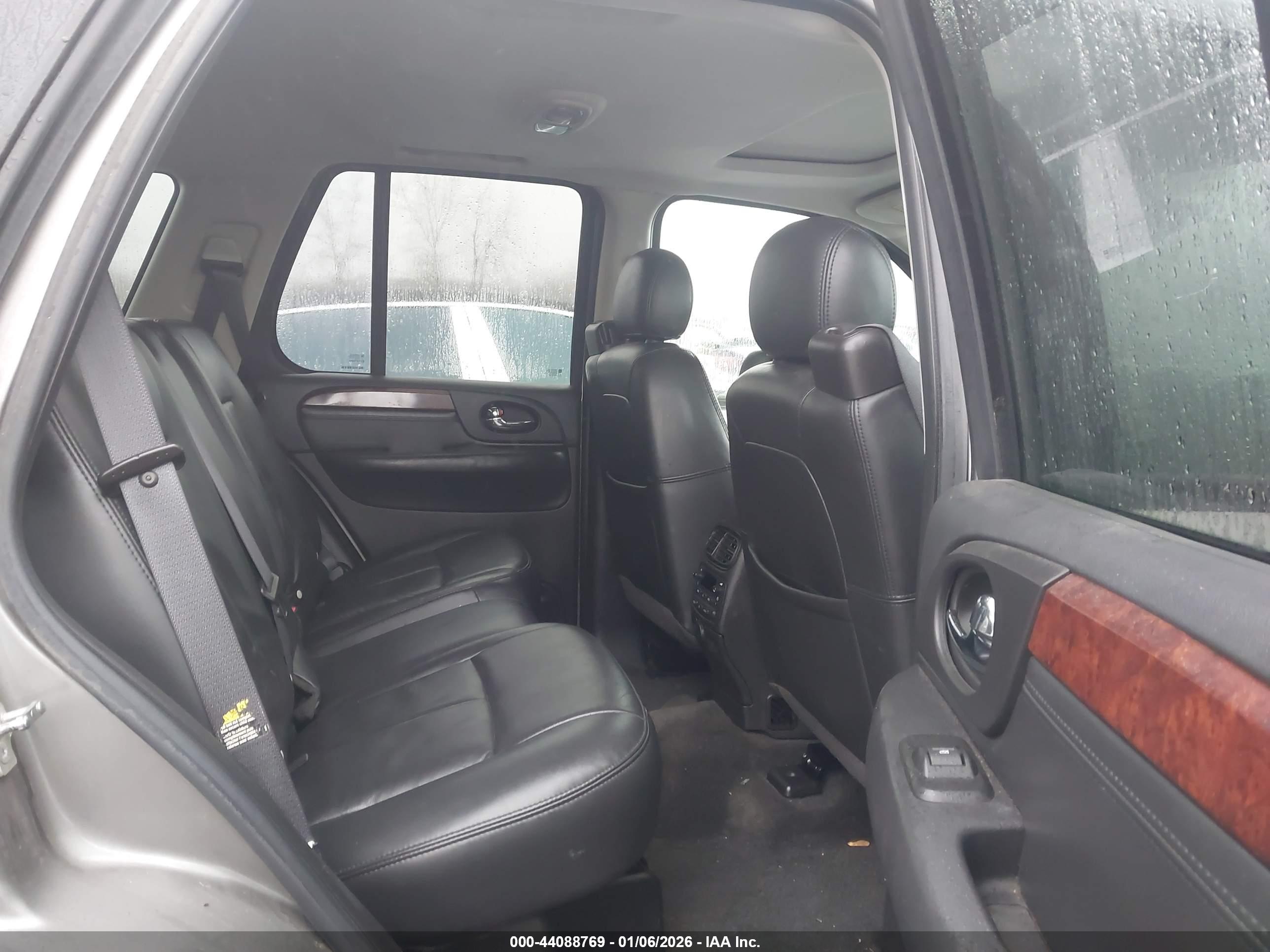 GMC ENVOY image 8