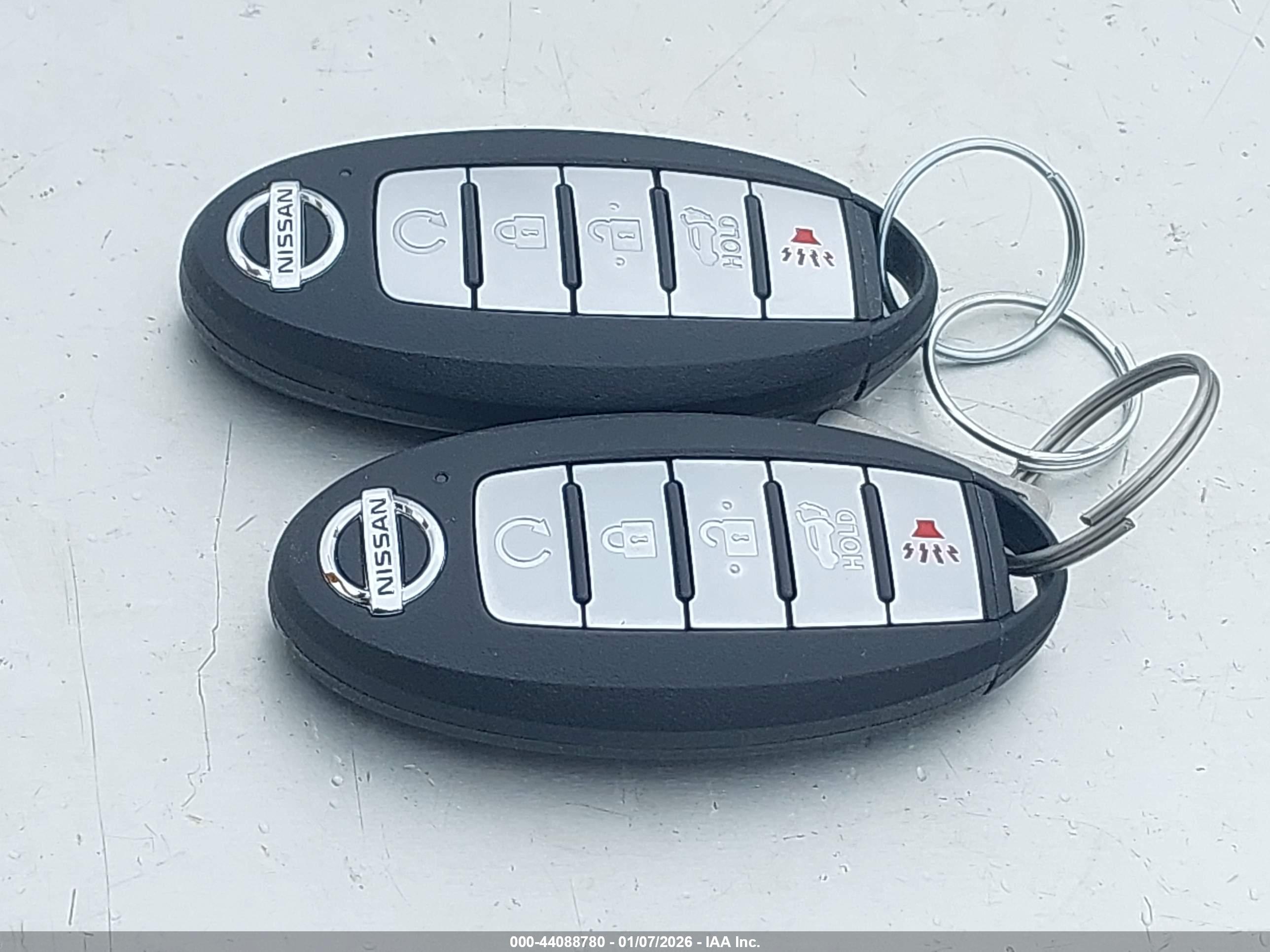 NISSAN ROGUE image 11