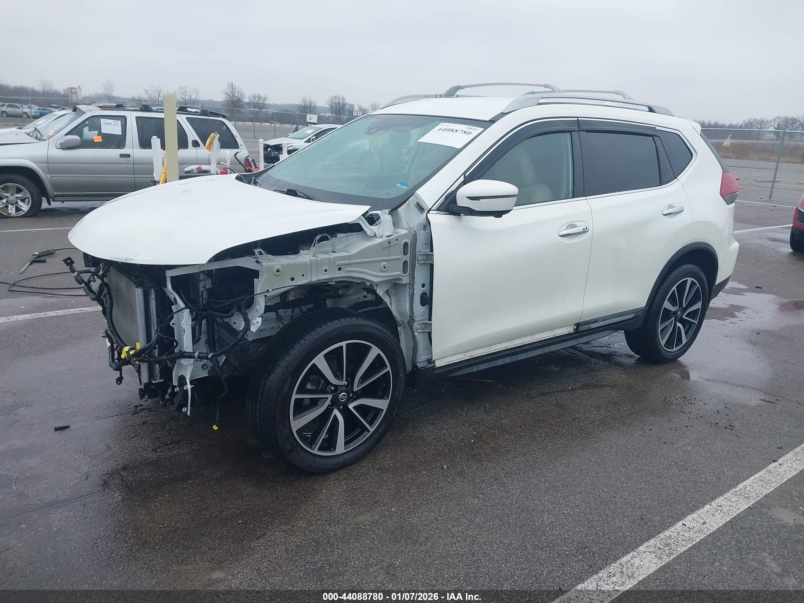 NISSAN ROGUE image 2