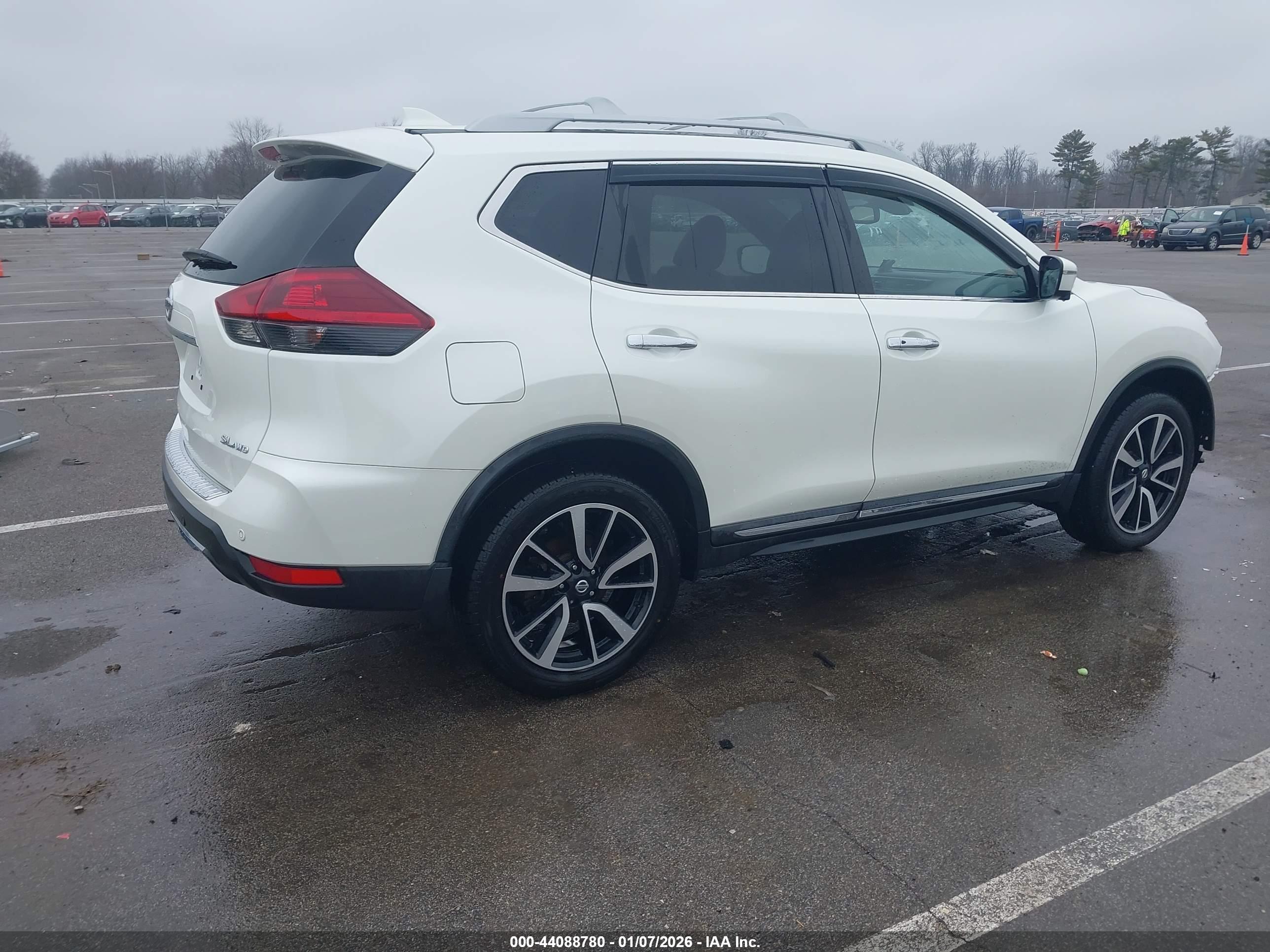 NISSAN ROGUE image 4