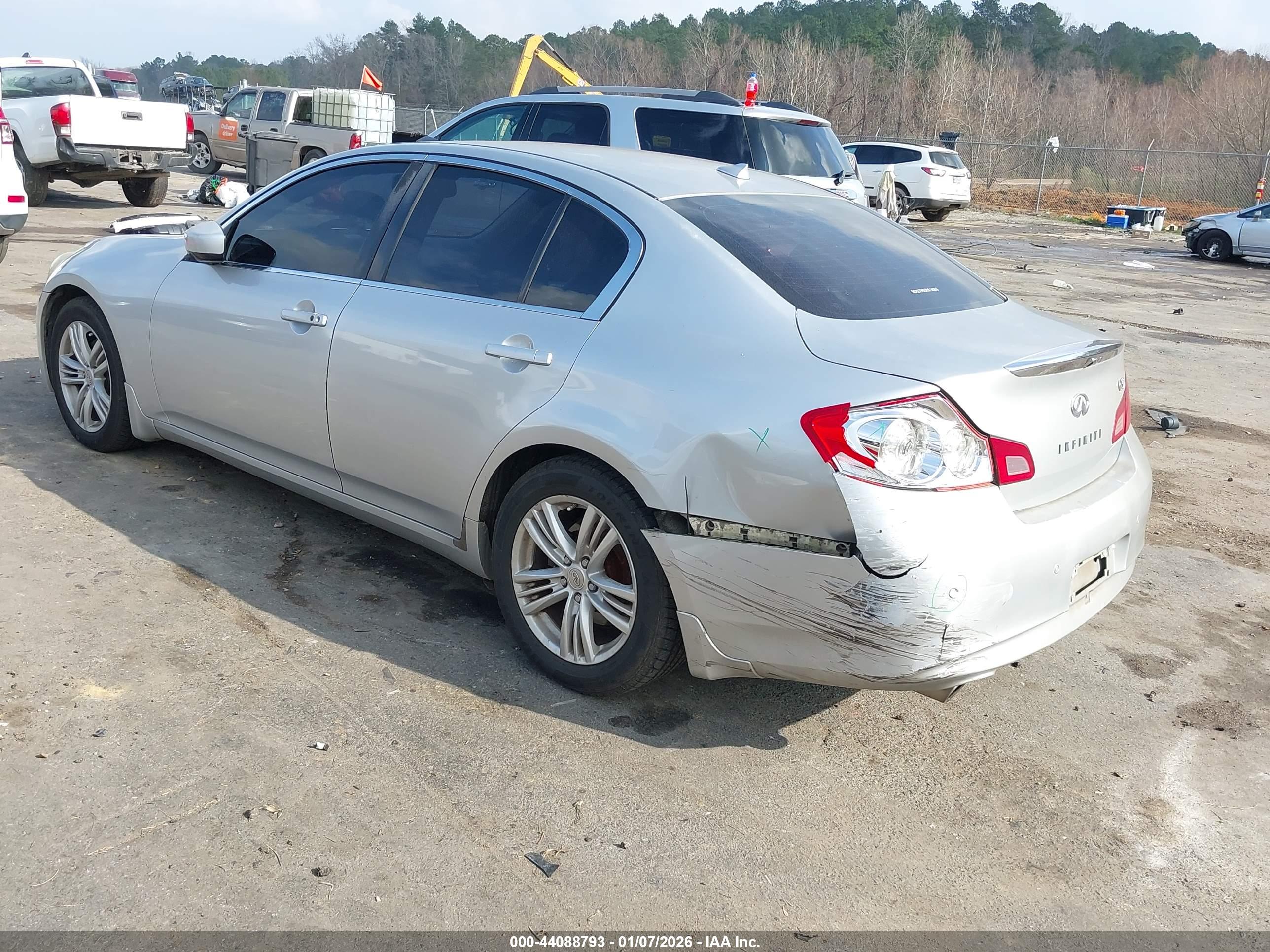 INFINITI G37 image 3