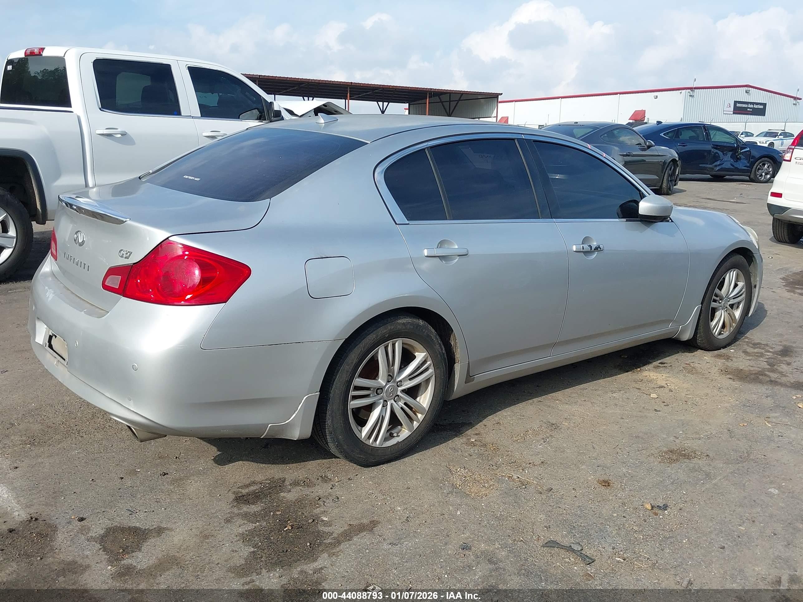 INFINITI G37 image 4