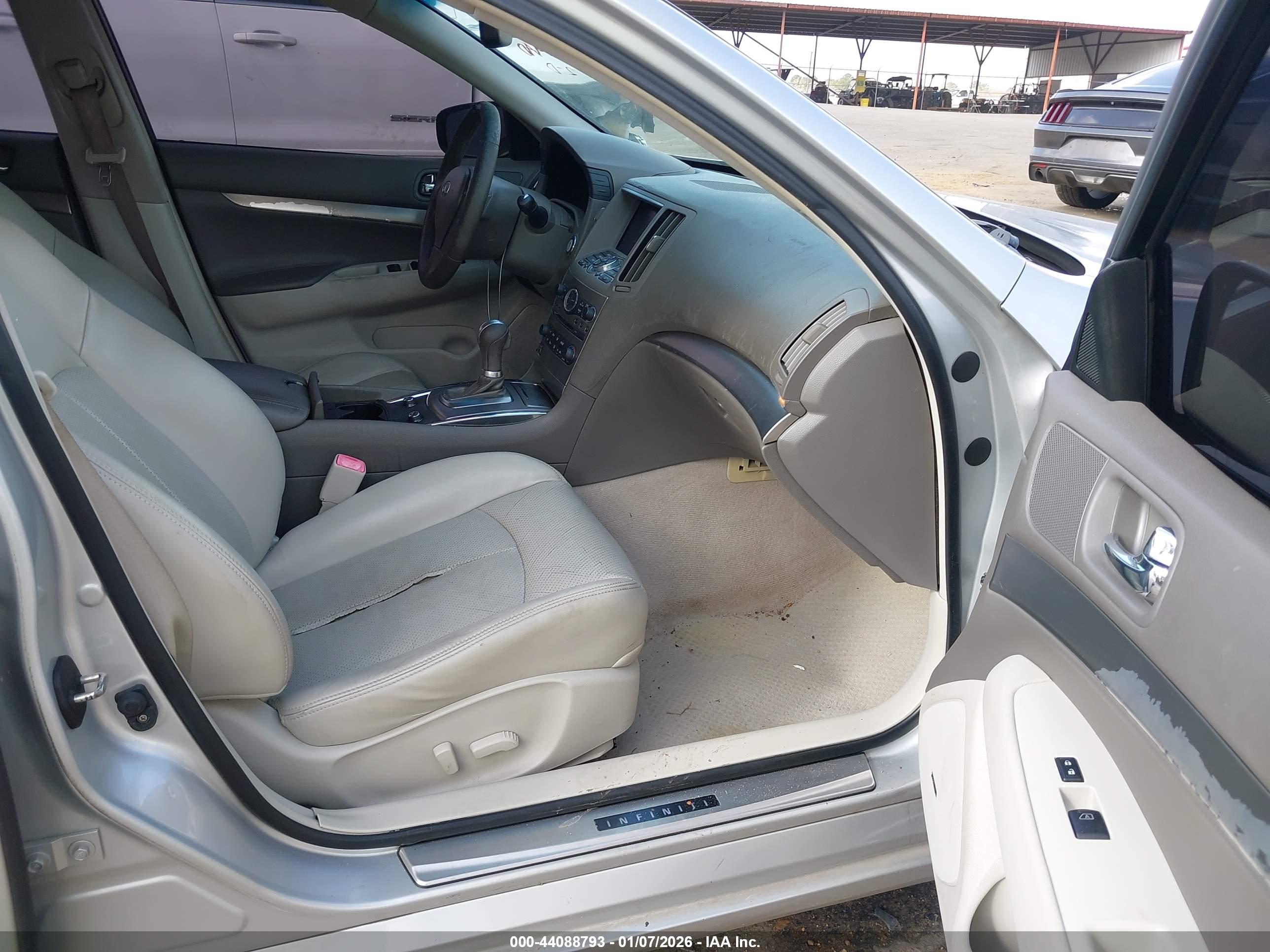 INFINITI G37 image 5