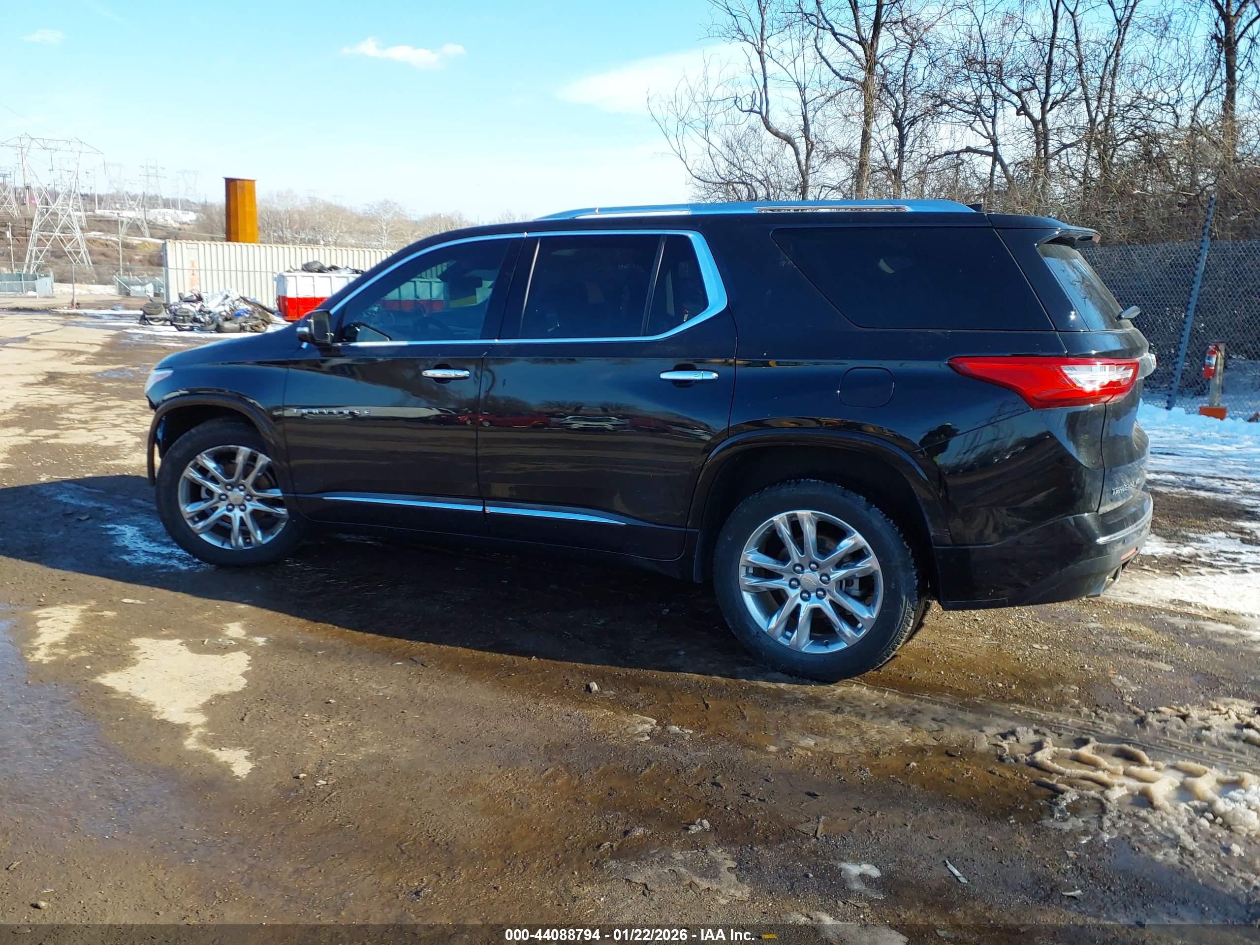 CHEVROLET TRAVERSE image 3