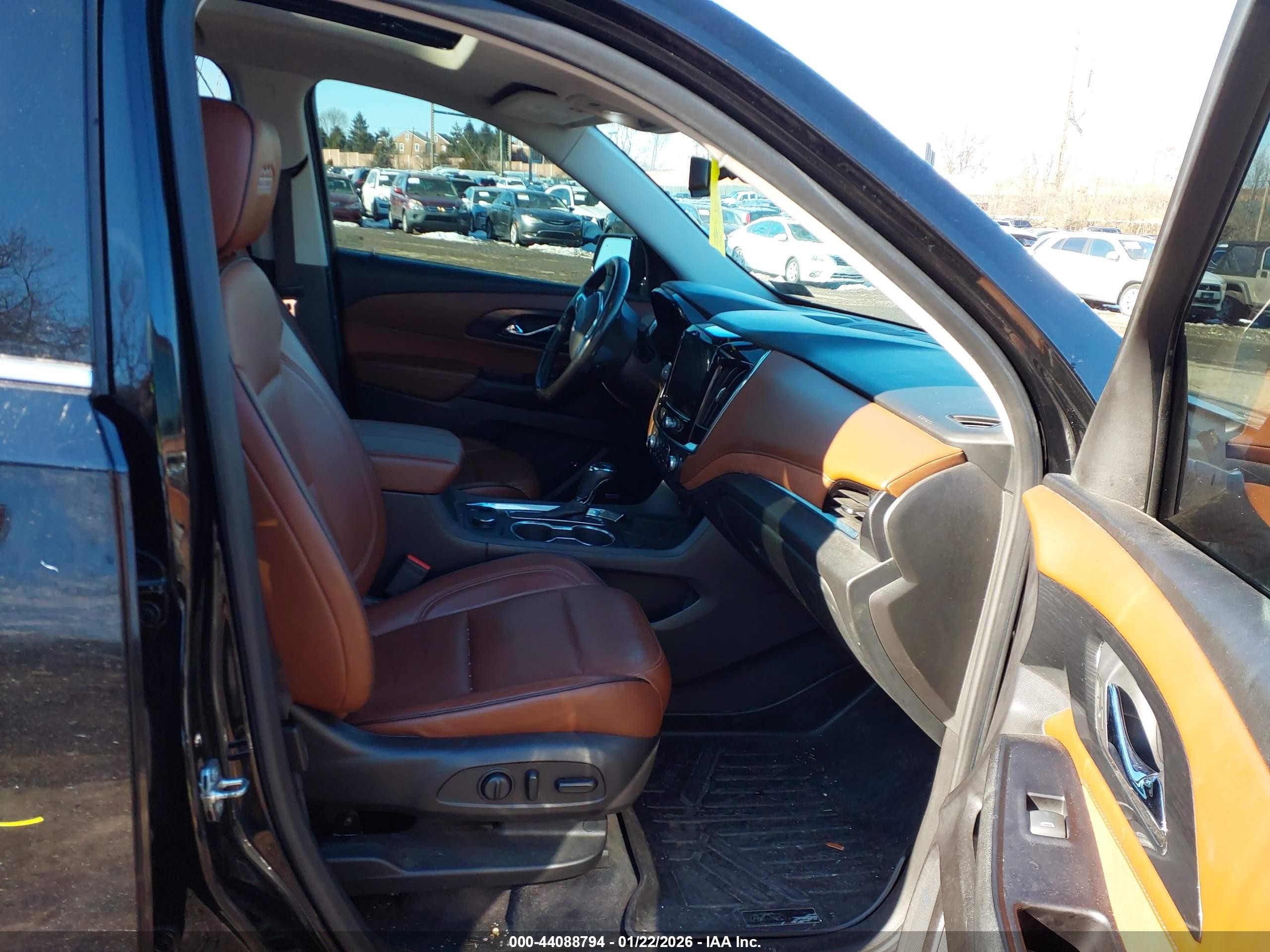 CHEVROLET TRAVERSE image 5